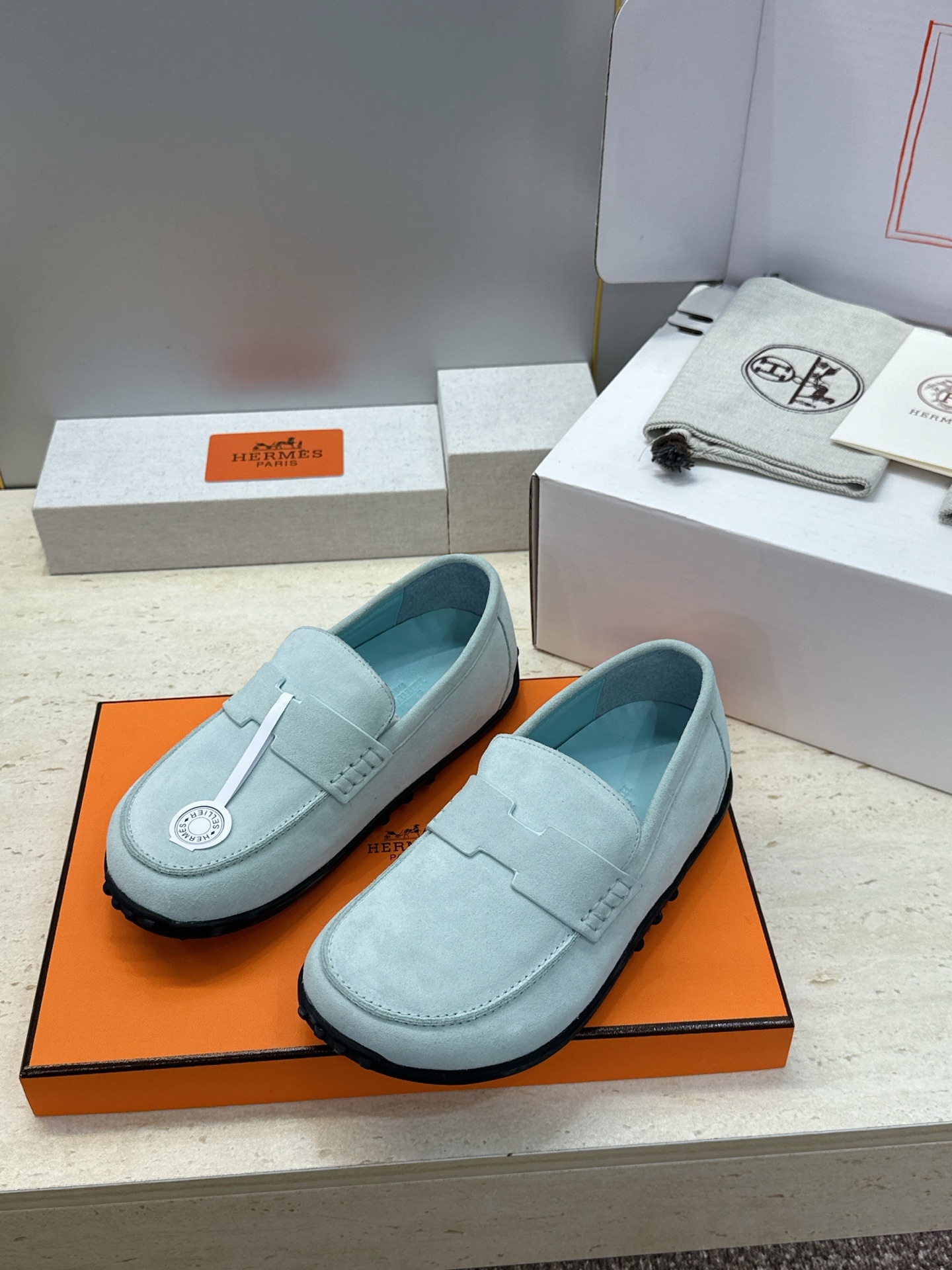 (配全套飞机盒) 莞产 代购级 爱马仕 Hermes 2026春夏新款 Lazy果冻色豆豆女鞋 H家平底圆头时尚休闲 (配全套飞机盒) 莞产 代购级 爱马仕 Hermes 2026春夏新款 Lazy果冻色豆豆女鞋 H家平底圆头时尚休闲