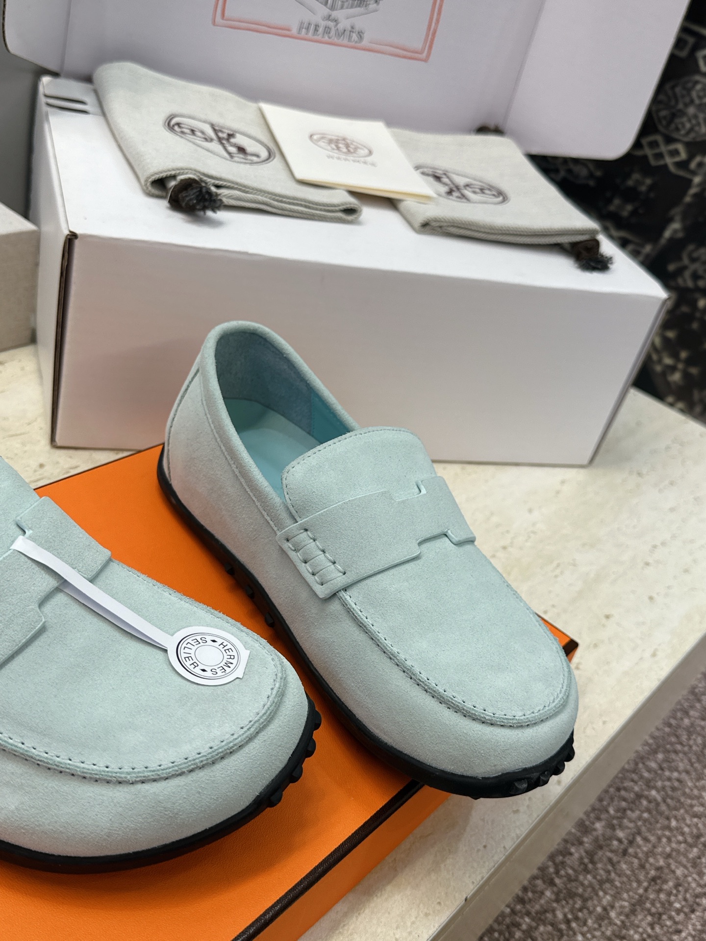 (配全套飞机盒) 莞产 代购级 爱马仕 Hermes 2026春夏新款 Lazy果冻色豆豆女鞋 H家平底圆头时尚休闲 (配全套飞机盒) 莞产 代购级 爱马仕 Hermes 2026春夏新款 Lazy果冻色豆豆女鞋 H家平底圆头时尚休闲