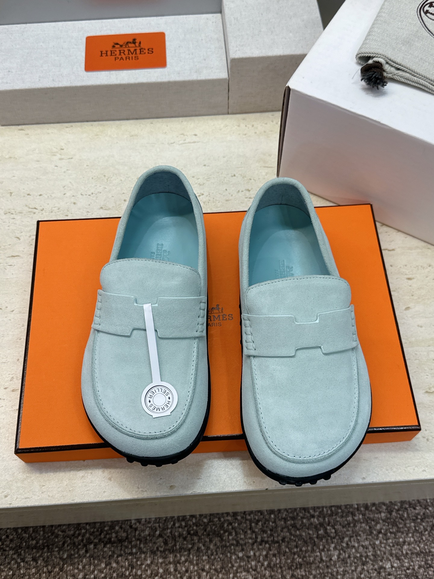 (配全套飞机盒) 莞产 代购级 爱马仕 Hermes 2026春夏新款 Lazy果冻色豆豆女鞋 H家平底圆头时尚休闲 (配全套飞机盒) 莞产 代购级 爱马仕 Hermes 2026春夏新款 Lazy果冻色豆豆女鞋 H家平底圆头时尚休闲