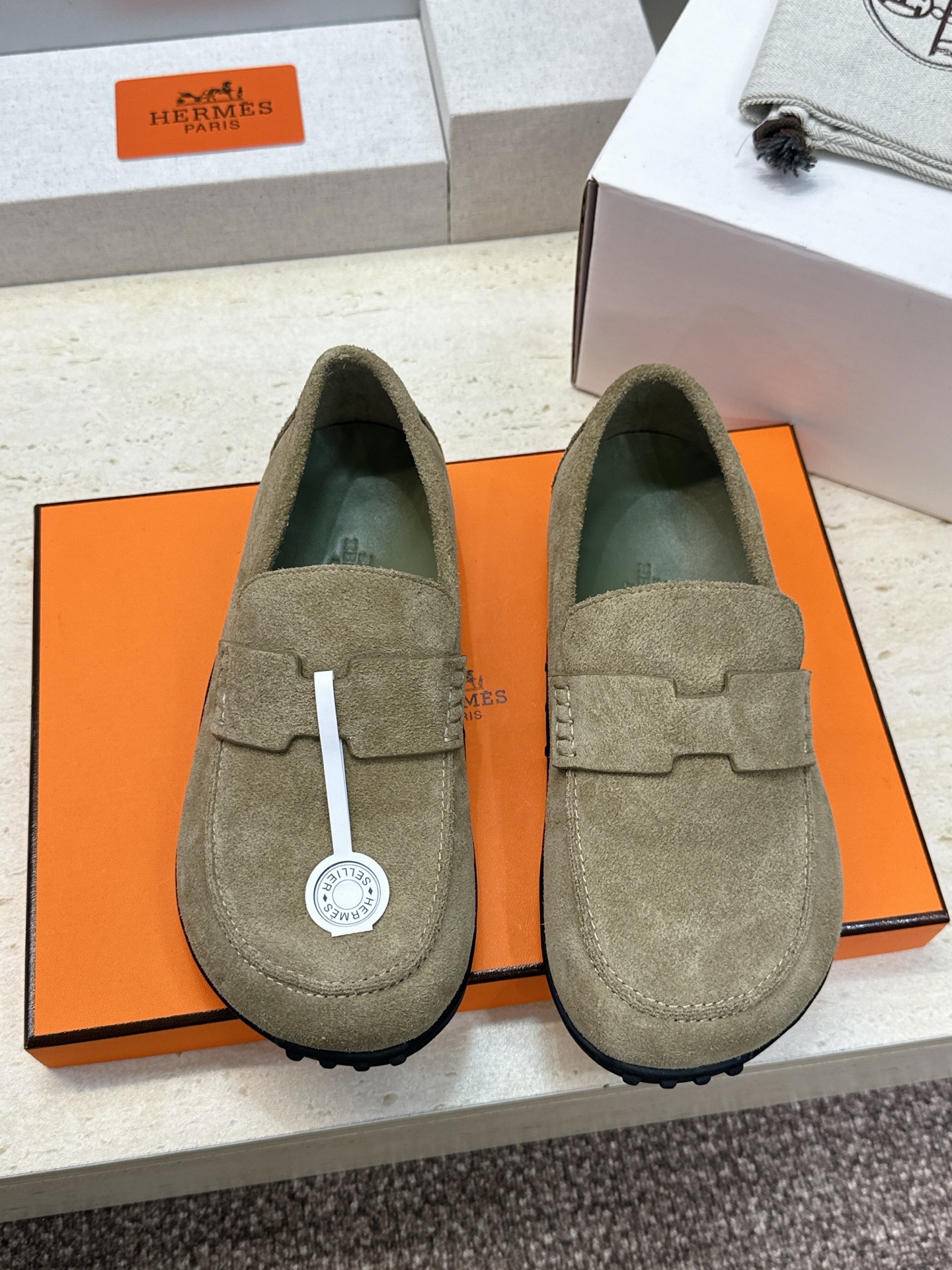 (配全套飞机盒)  莞产  代购级 爱马仕 Hermes 2026春夏新款 Lazy果冻色豆豆女鞋 H家平底圆头时尚休闲