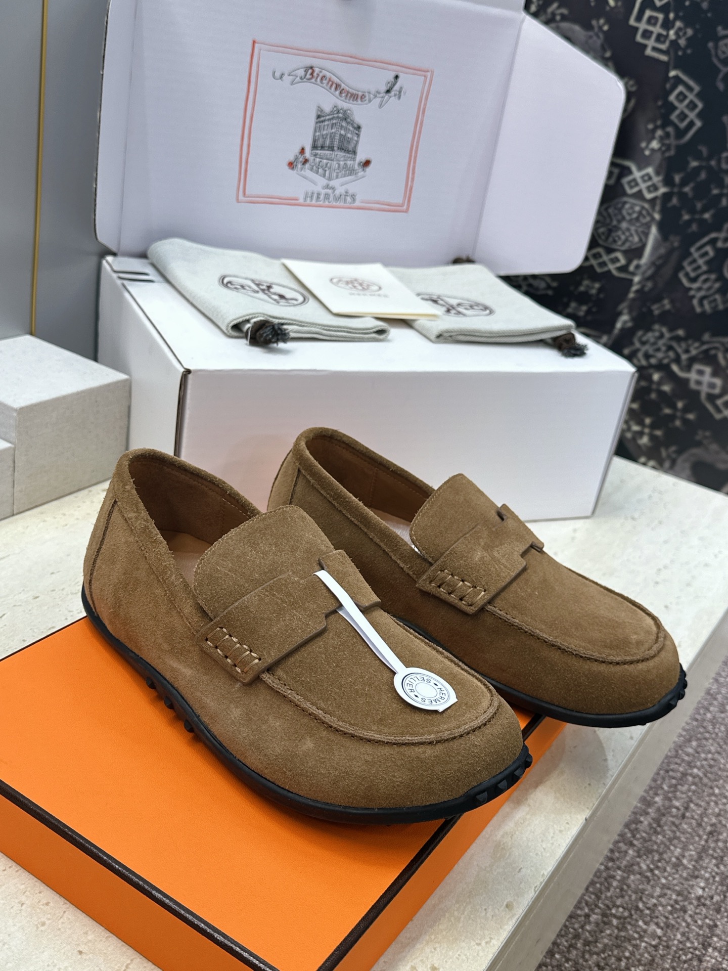 (配全套飞机盒) 莞产 代购级 爱马仕 Hermes 2026春夏新款 Lazy果冻色豆豆女鞋 H家平底圆头时尚休闲 (配全套飞机盒) 莞产 代购级 爱马仕 Hermes 2026春夏新款 Lazy果冻色豆豆女鞋 H家平底圆头时尚休闲