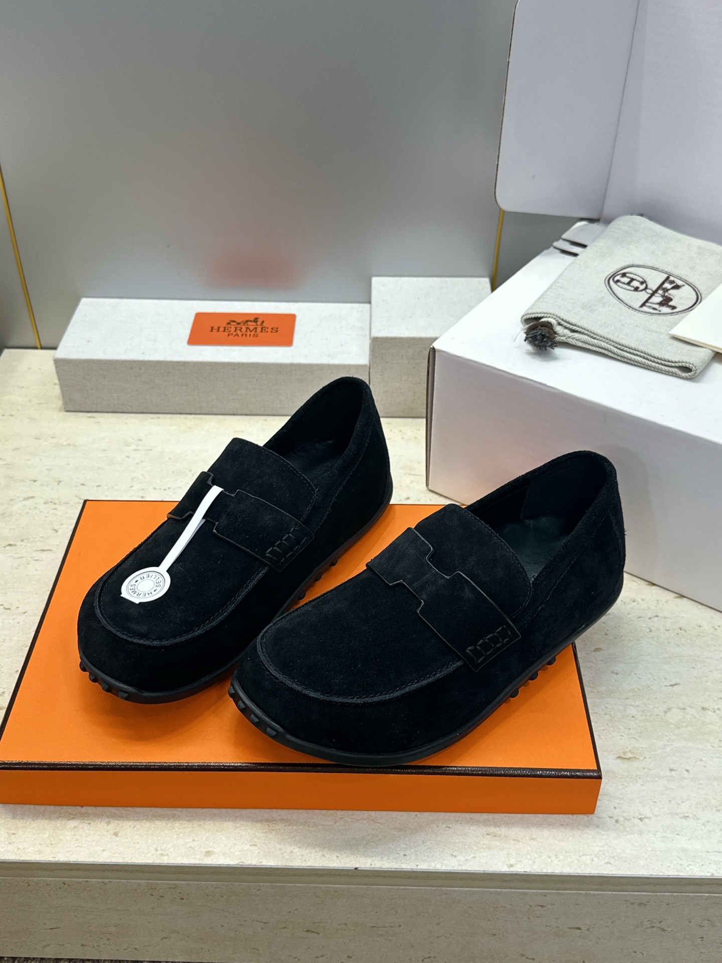 (配全套飞机盒) 莞产 代购级 爱马仕 Hermes 2026春夏新款 Lazy果冻色豆豆女鞋 H家平底圆头时尚休闲 (配全套飞机盒) 莞产 代购级 爱马仕 Hermes 2026春夏新款 Lazy果冻色豆豆女鞋 H家平底圆头时尚休闲