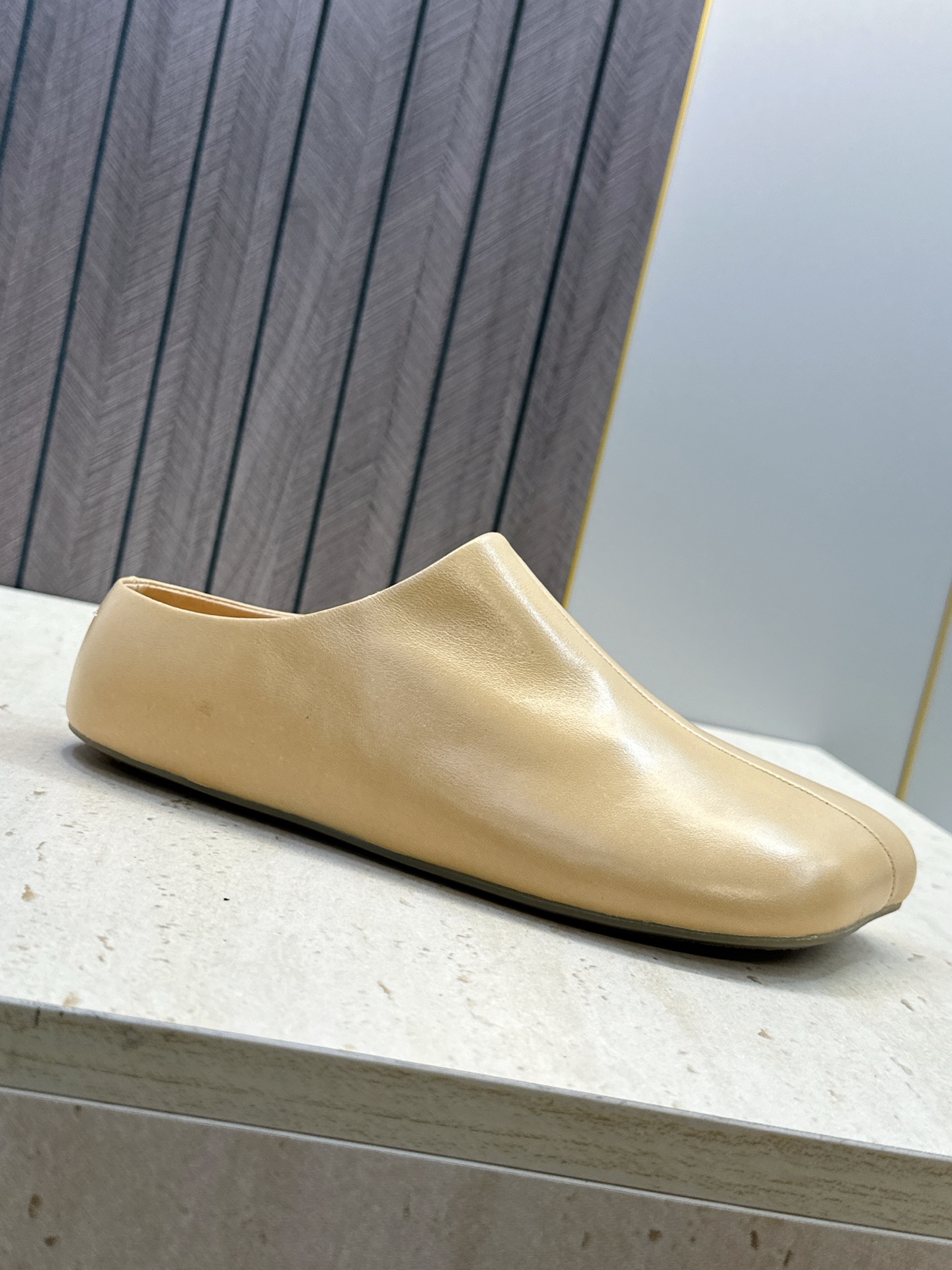 （配全套飞机盒） Maison Margiela 马吉拉 2026春夏新款方头女鞋 MM6字母logo平底拼色穆勒凉拖鞋