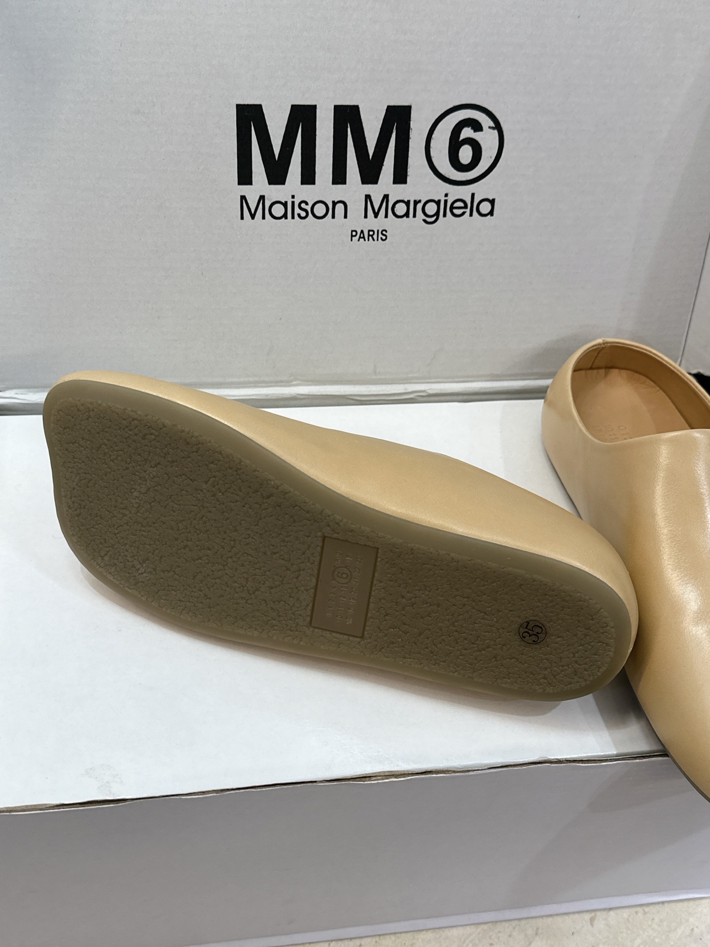 （配全套飞机盒） Maison Margiela 马吉拉 2026春夏新款方头女鞋 MM6字母logo平底拼色穆勒凉拖鞋