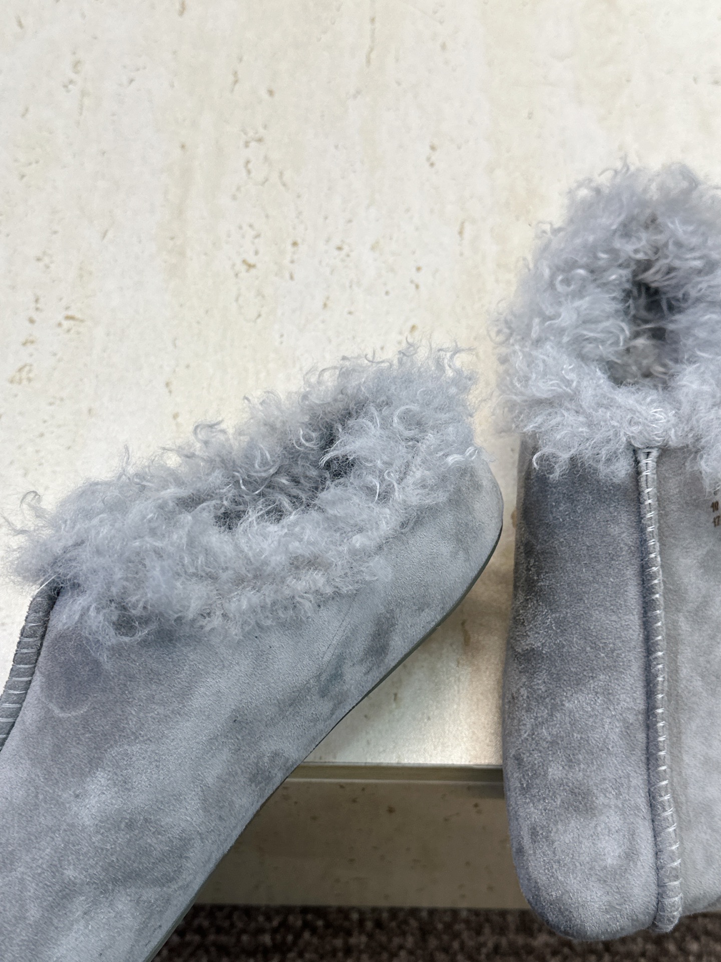 （配全套飞机盒） Maison Margiela 马吉拉 2026春夏新款羊羔毛方头女鞋 MM6字母logo平底拼色防寒