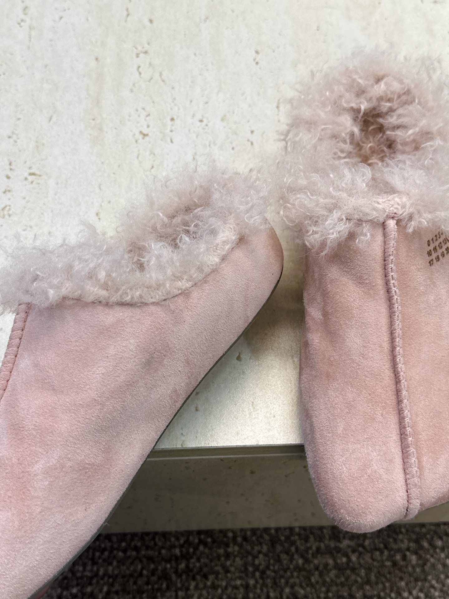 （配全套飞机盒） Maison Margiela 马吉拉 2026春夏新款羊羔毛方头女鞋 MM6字母logo平底拼色防寒