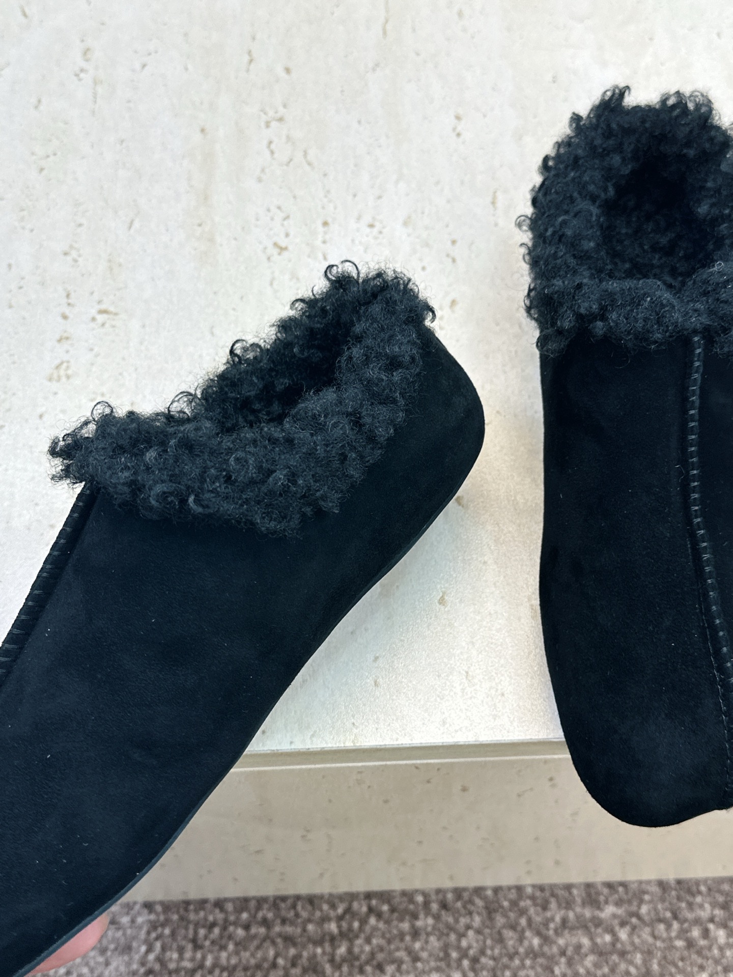 (配全套飞机盒) Maison Margiela 马吉拉 2026春夏新款羊羔毛方头女鞋 MM6字母logo平底拼色防寒 (配全套飞机盒) Maison Margiela 马吉拉 2026春夏新款羊羔毛方头女鞋 MM6字母logo平底拼色防寒