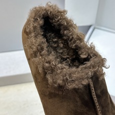 (配全套飞机盒) Maison Margiela 马吉拉 2026春夏新款羊羔毛方头女鞋 MM6字母logo平底拼色防寒 (配全套飞机盒) Maison Margiela 马吉拉 2026春夏新款羊羔毛方头女鞋 MM6字母logo平底拼色防寒