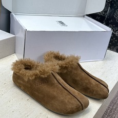 (配全套飞机盒) Maison Margiela 马吉拉 2026春夏新款羊羔毛方头女鞋 MM6字母logo平底拼色防寒 (配全套飞机盒) Maison Margiela 马吉拉 2026春夏新款羊羔毛方头女鞋 MM6字母logo平底拼色防寒