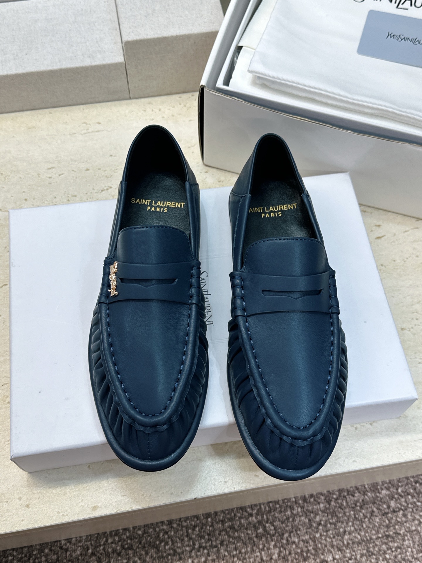 男士+20 SAINT LAURENT 2026春夏情侣新款两穿踩后跟懒人单鞋 YSL明星同款字母logo五金扣平底圆头 男士+20 SAINT LAURENT 2026春夏情侣新款两穿踩后跟懒人单鞋 YSL明星同款字母logo五金扣平底圆头