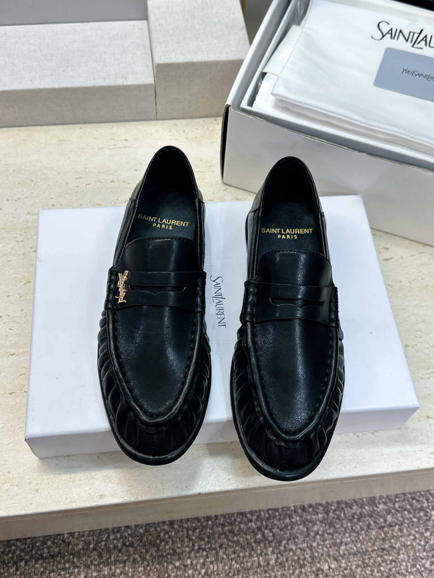 男士+20 SAINT LAURENT 2026春夏情侣新款两穿踩后跟懒人单鞋 YSL明星同款字母logo五金扣平底圆头 男士+20 SAINT LAURENT 2026春夏情侣新款两穿踩后跟懒人单鞋 YSL明星同款字母logo五金扣平底圆头