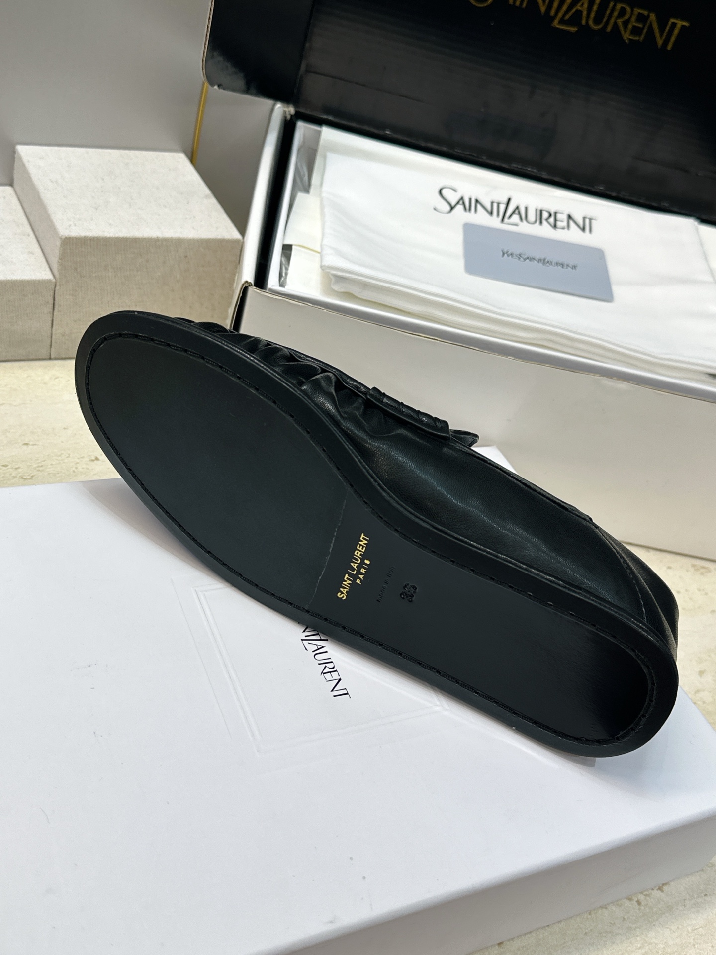 男士+20 SAINT LAURENT 2026春夏情侣新款两穿踩后跟懒人单鞋 YSL明星同款字母logo五金扣平底圆头 男士+20 SAINT LAURENT 2026春夏情侣新款两穿踩后跟懒人单鞋 YSL明星同款字母logo五金扣平底圆头