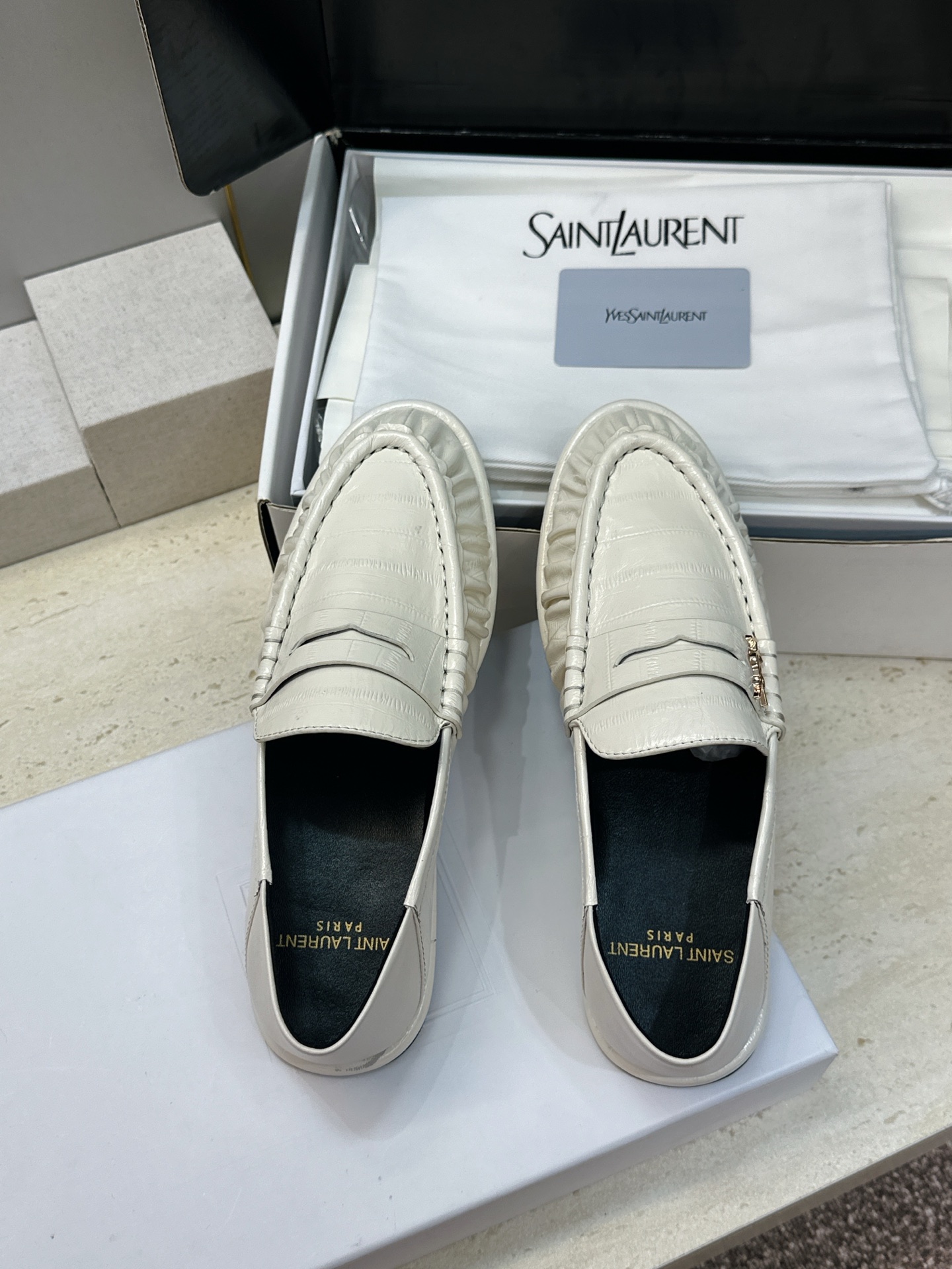 男士+20 SAINT LAURENT 2026春夏情侣新款两穿踩后跟懒人单鞋 YSL明星同款字母logo五金扣平底圆头 男士+20 SAINT LAURENT 2026春夏情侣新款两穿踩后跟懒人单鞋 YSL明星同款字母logo五金扣平底圆头