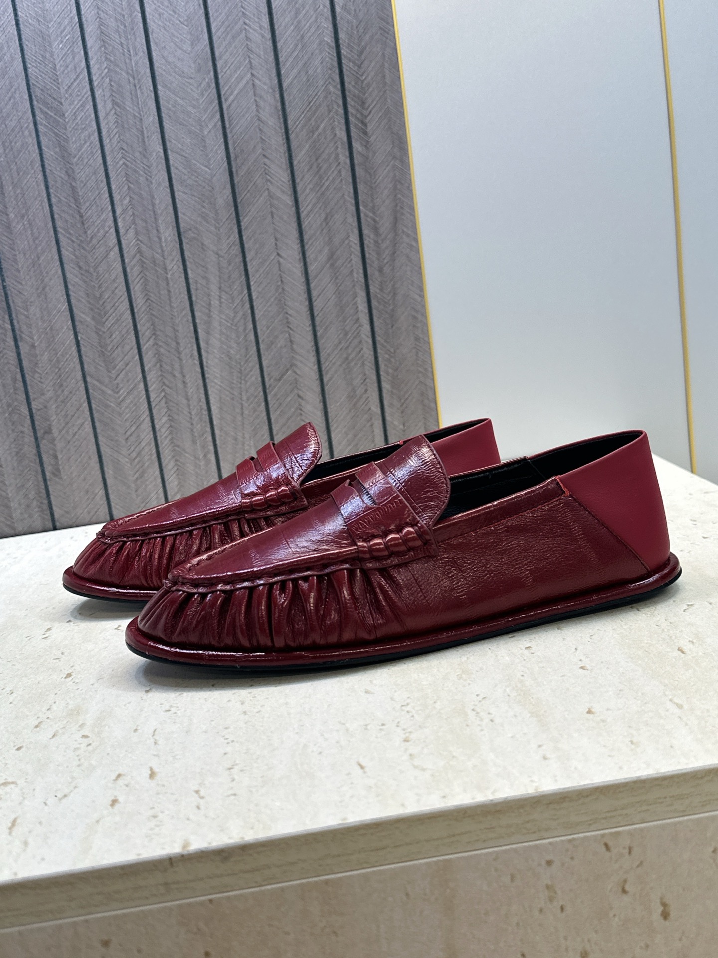 男士+20 SAINT LAURENT 2026春夏情侣新款两穿踩后跟懒人单鞋 YSL明星同款字母logo五金扣平底圆头 男士+20 SAINT LAURENT 2026春夏情侣新款两穿踩后跟懒人单鞋 YSL明星同款字母logo五金扣平底圆头