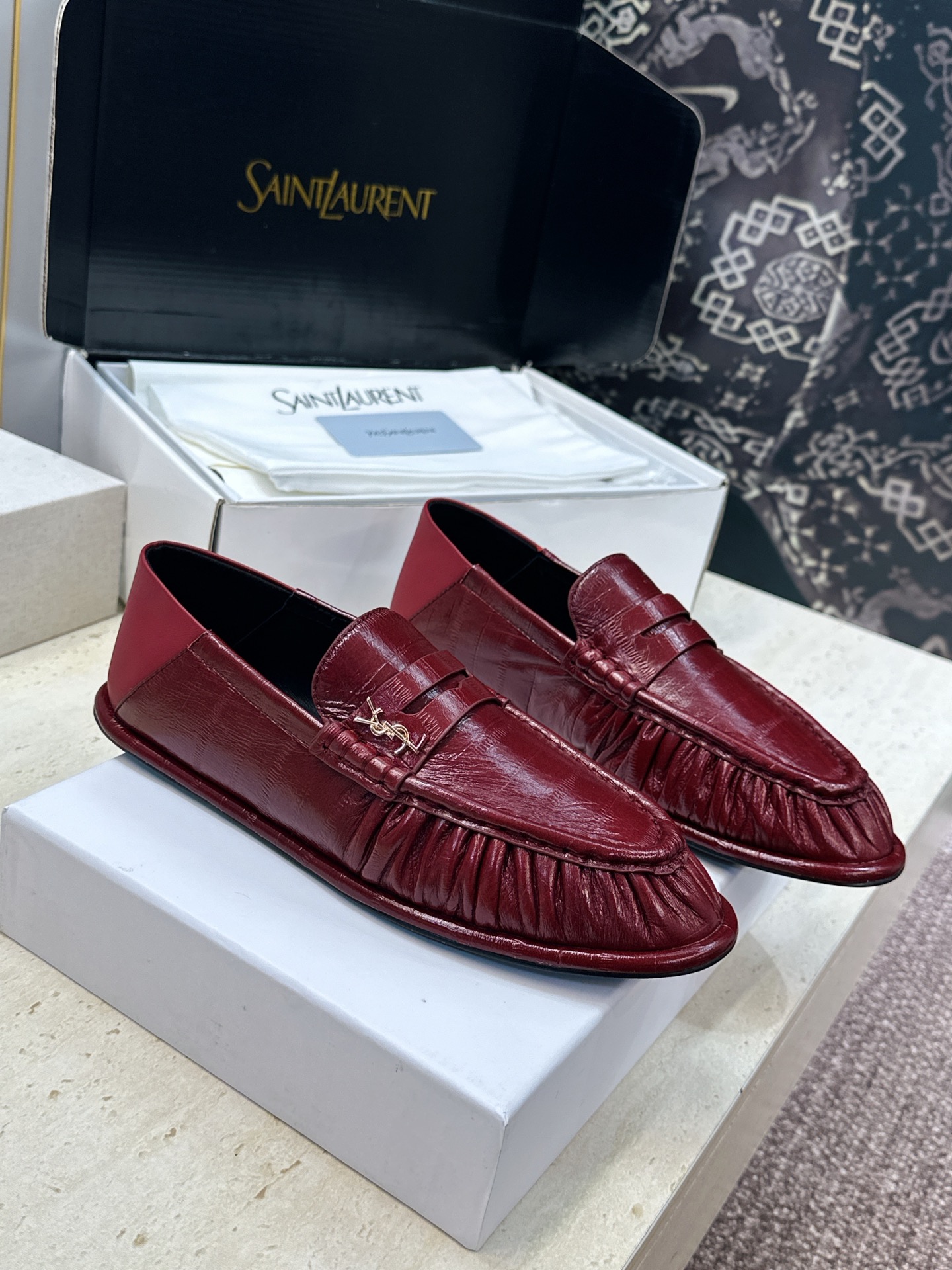 男士+20 SAINT LAURENT 2026春夏情侣新款两穿踩后跟懒人单鞋 YSL明星同款字母logo五金扣平底圆头 男士+20 SAINT LAURENT 2026春夏情侣新款两穿踩后跟懒人单鞋 YSL明星同款字母logo五金扣平底圆头