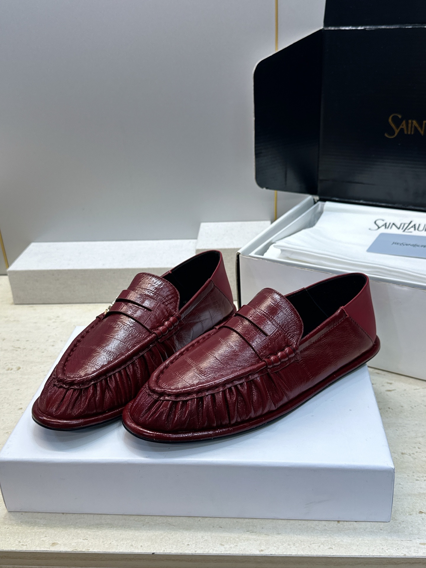 男士+20 SAINT LAURENT 2026春夏情侣新款两穿踩后跟懒人单鞋 YSL明星同款字母logo五金扣平底圆头 男士+20 SAINT LAURENT 2026春夏情侣新款两穿踩后跟懒人单鞋 YSL明星同款字母logo五金扣平底圆头