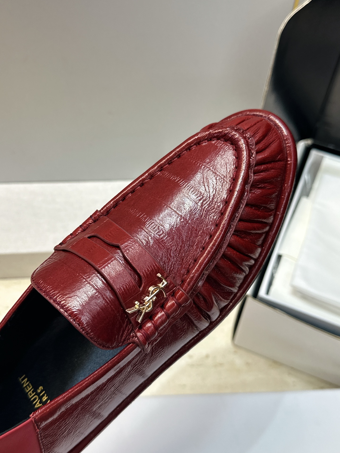 男士+20 SAINT LAURENT 2026春夏情侣新款两穿踩后跟懒人单鞋 YSL明星同款字母logo五金扣平底圆头 男士+20 SAINT LAURENT 2026春夏情侣新款两穿踩后跟懒人单鞋 YSL明星同款字母logo五金扣平底圆头