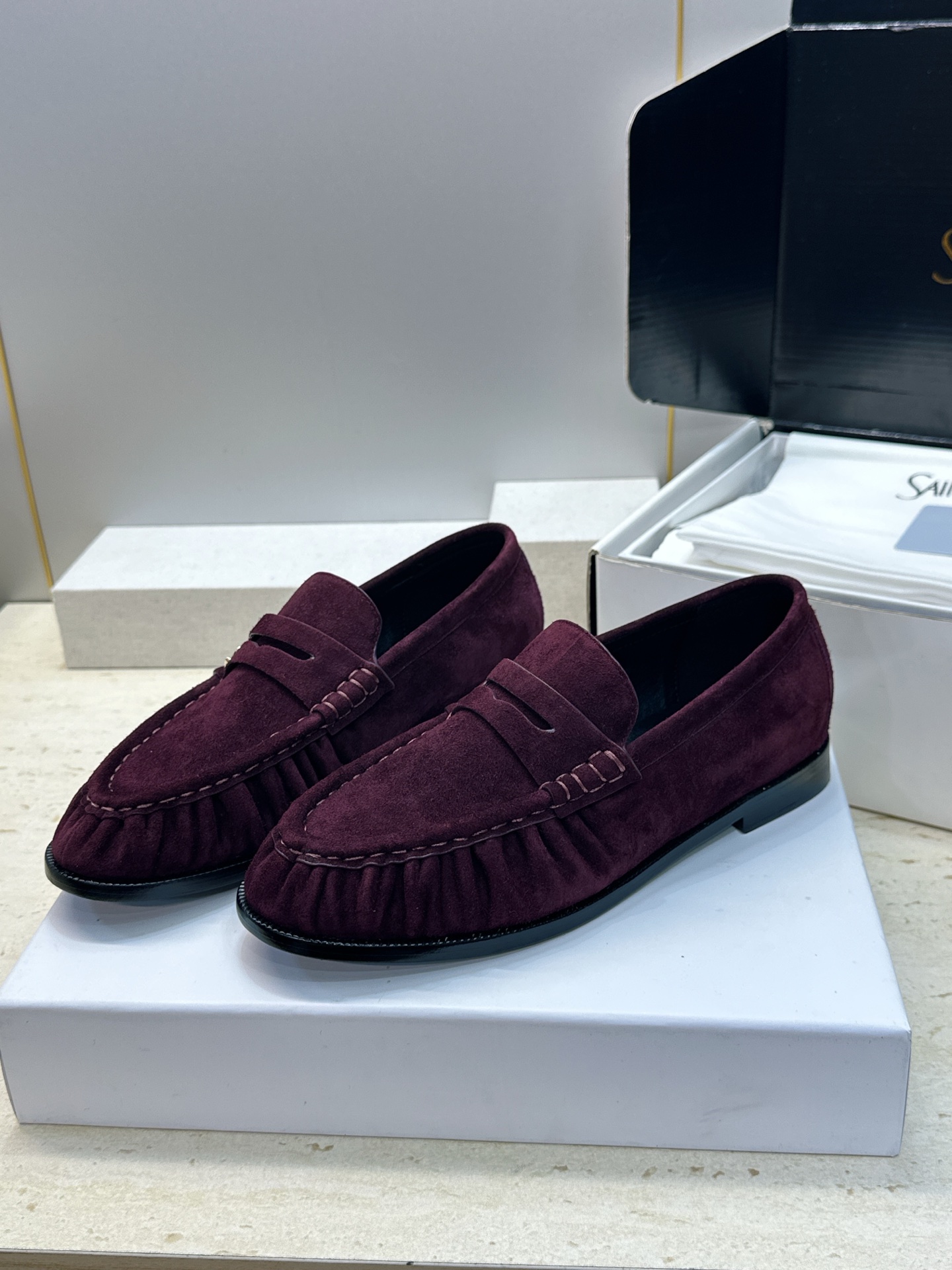 男士+20 SAINT LAURENT 2026春夏情侣新款果冻色懒人单鞋 YSL明星同款字母logo五金扣平底圆头拼色 男士+20 SAINT LAURENT 2026春夏情侣新款果冻色懒人单鞋 YSL明星同款字母logo五金扣平底圆头拼色