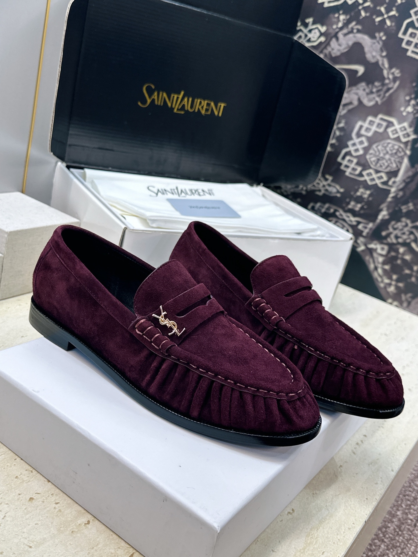 男士+20 SAINT LAURENT 2026春夏情侣新款果冻色懒人单鞋 YSL明星同款字母logo五金扣平底圆头拼色 男士+20 SAINT LAURENT 2026春夏情侣新款果冻色懒人单鞋 YSL明星同款字母logo五金扣平底圆头拼色