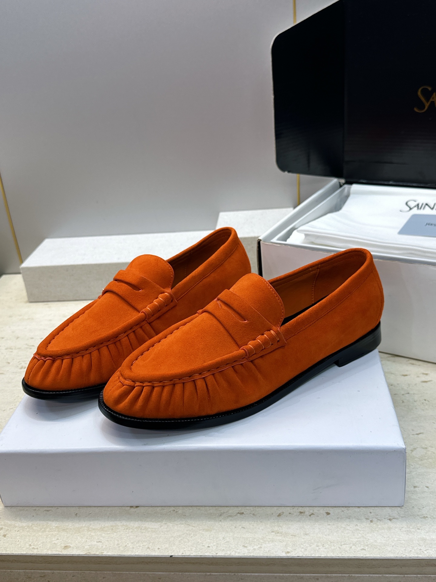 男士+20 SAINT LAURENT 2026春夏情侣新款果冻色懒人单鞋 YSL明星同款字母logo五金扣平底圆头拼色 男士+20 SAINT LAURENT 2026春夏情侣新款果冻色懒人单鞋 YSL明星同款字母logo五金扣平底圆头拼色