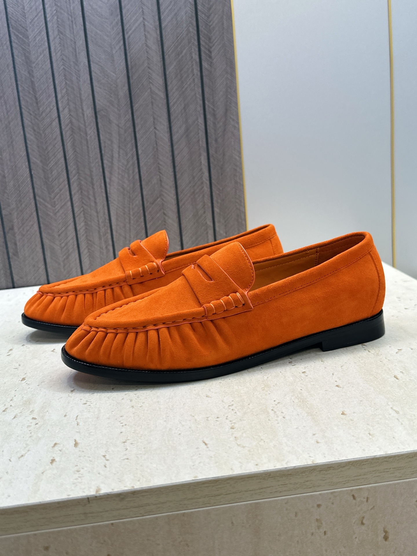 男士+20 SAINT LAURENT 2026春夏情侣新款果冻色懒人单鞋 YSL明星同款字母logo五金扣平底圆头拼色 男士+20 SAINT LAURENT 2026春夏情侣新款果冻色懒人单鞋 YSL明星同款字母logo五金扣平底圆头拼色