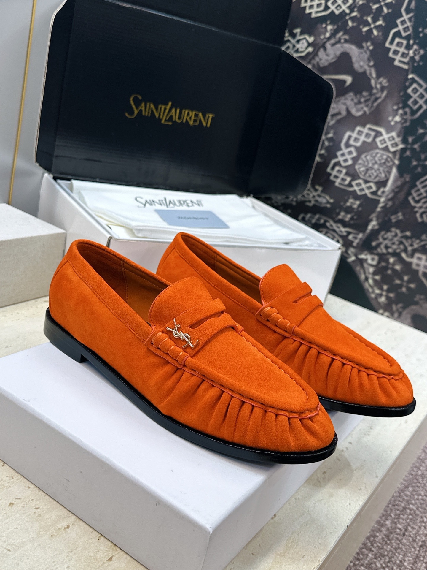 男士+20 SAINT LAURENT 2026春夏情侣新款果冻色懒人单鞋 YSL明星同款字母logo五金扣平底圆头拼色 男士+20 SAINT LAURENT 2026春夏情侣新款果冻色懒人单鞋 YSL明星同款字母logo五金扣平底圆头拼色