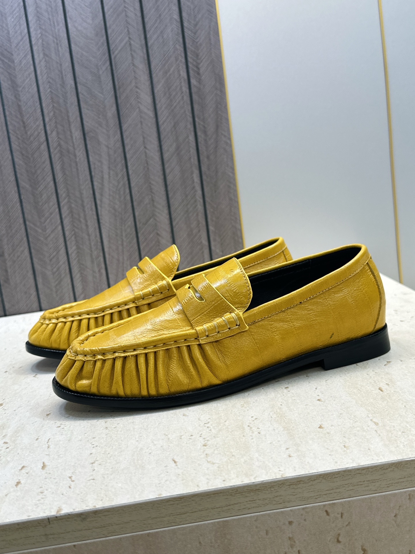 男士+20 SAINT LAURENT 2026春夏情侣新款果冻色懒人单鞋 YSL明星同款字母logo五金扣平底圆头拼色 男士+20 SAINT LAURENT 2026春夏情侣新款果冻色懒人单鞋 YSL明星同款字母logo五金扣平底圆头拼色