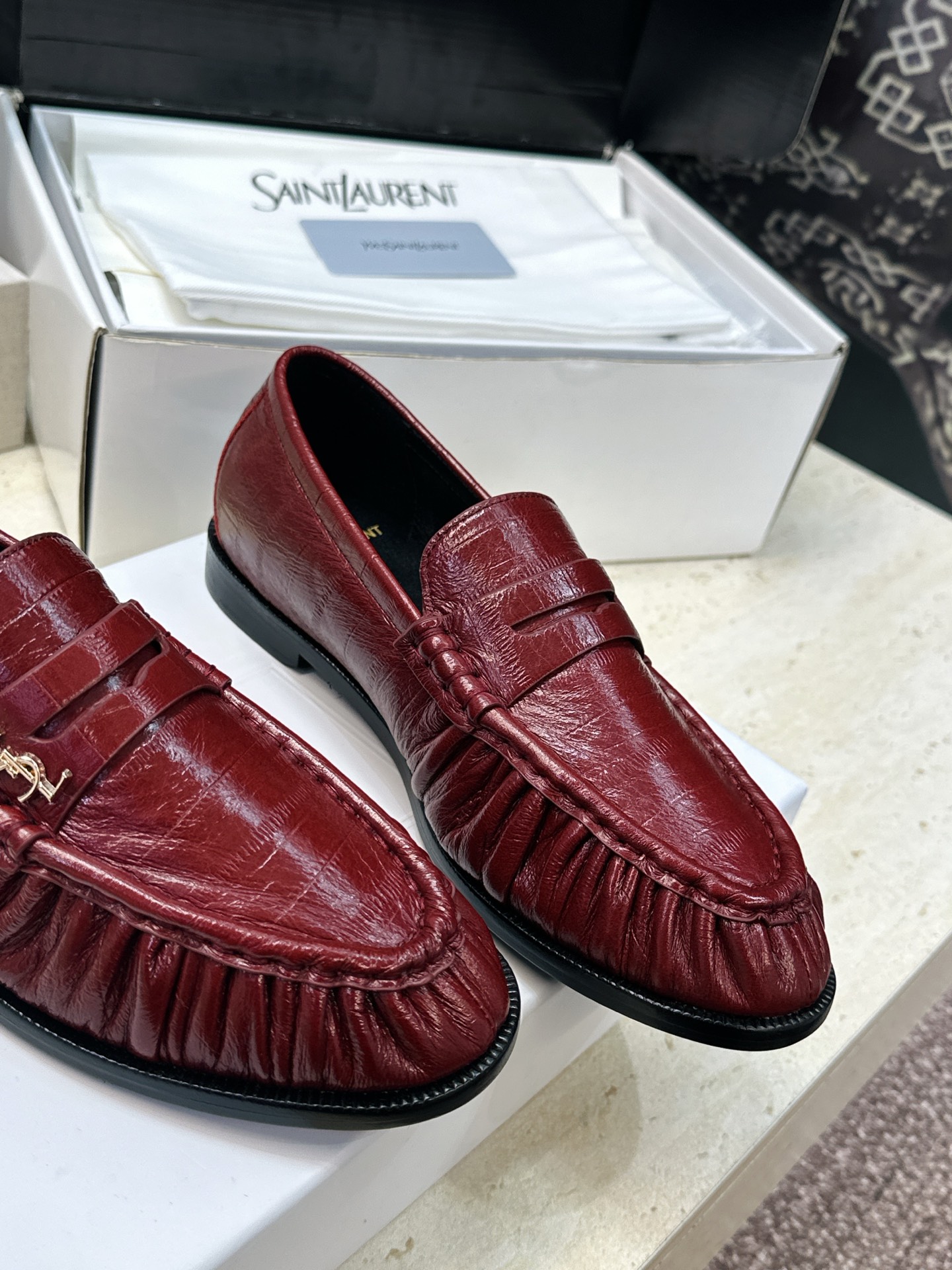 男士+20 SAINT LAURENT 2026春夏情侣新款果冻色懒人单鞋 YSL明星同款字母logo五金扣平底圆头拼色 男士+20 SAINT LAURENT 2026春夏情侣新款果冻色懒人单鞋 YSL明星同款字母logo五金扣平底圆头拼色