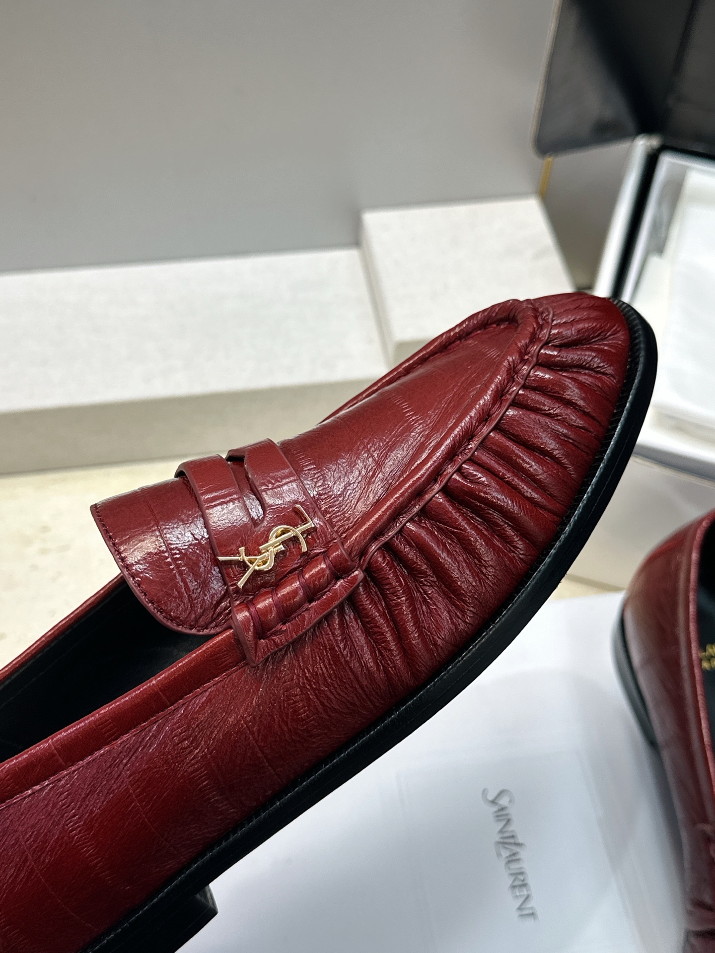 男士+20 SAINT LAURENT 2026春夏情侣新款果冻色懒人单鞋 YSL明星同款字母logo五金扣平底圆头拼色 男士+20 SAINT LAURENT 2026春夏情侣新款果冻色懒人单鞋 YSL明星同款字母logo五金扣平底圆头拼色