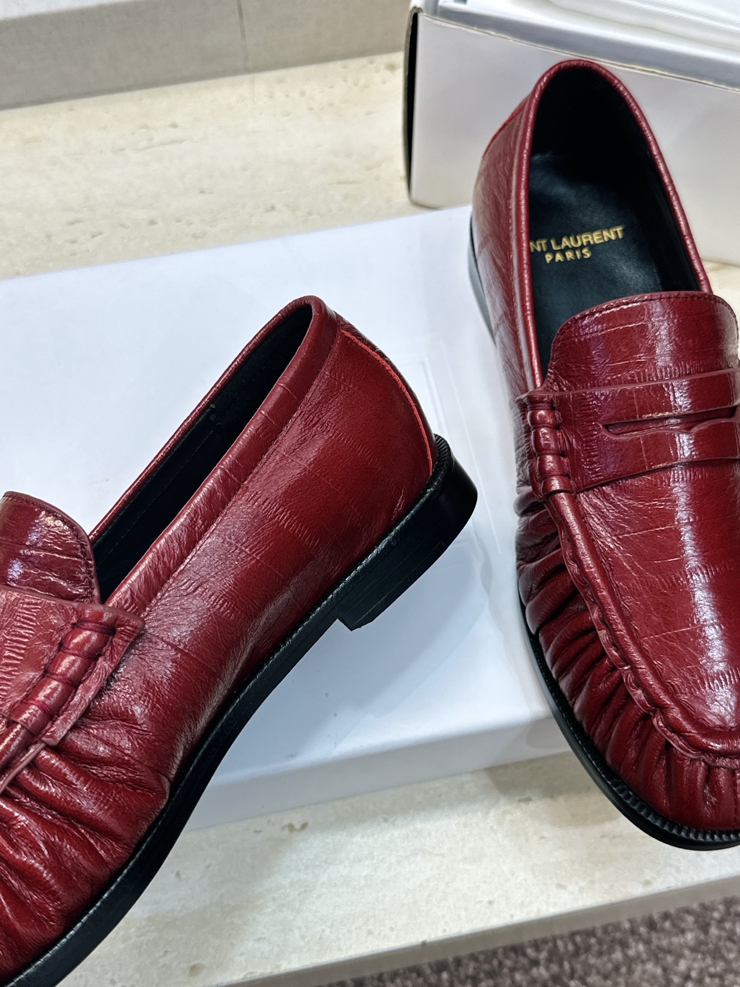 男士+20 SAINT LAURENT 2026春夏情侣新款果冻色懒人单鞋 YSL明星同款字母logo五金扣平底圆头拼色 男士+20 SAINT LAURENT 2026春夏情侣新款果冻色懒人单鞋 YSL明星同款字母logo五金扣平底圆头拼色