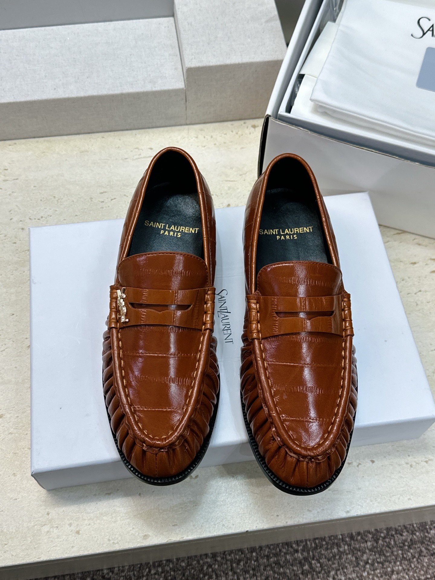 男士+20 SAINT LAURENT 2026春夏情侣新款果冻色懒人单鞋 YSL明星同款字母logo五金扣平底圆头拼色 男士+20 SAINT LAURENT 2026春夏情侣新款果冻色懒人单鞋 YSL明星同款字母logo五金扣平底圆头拼色