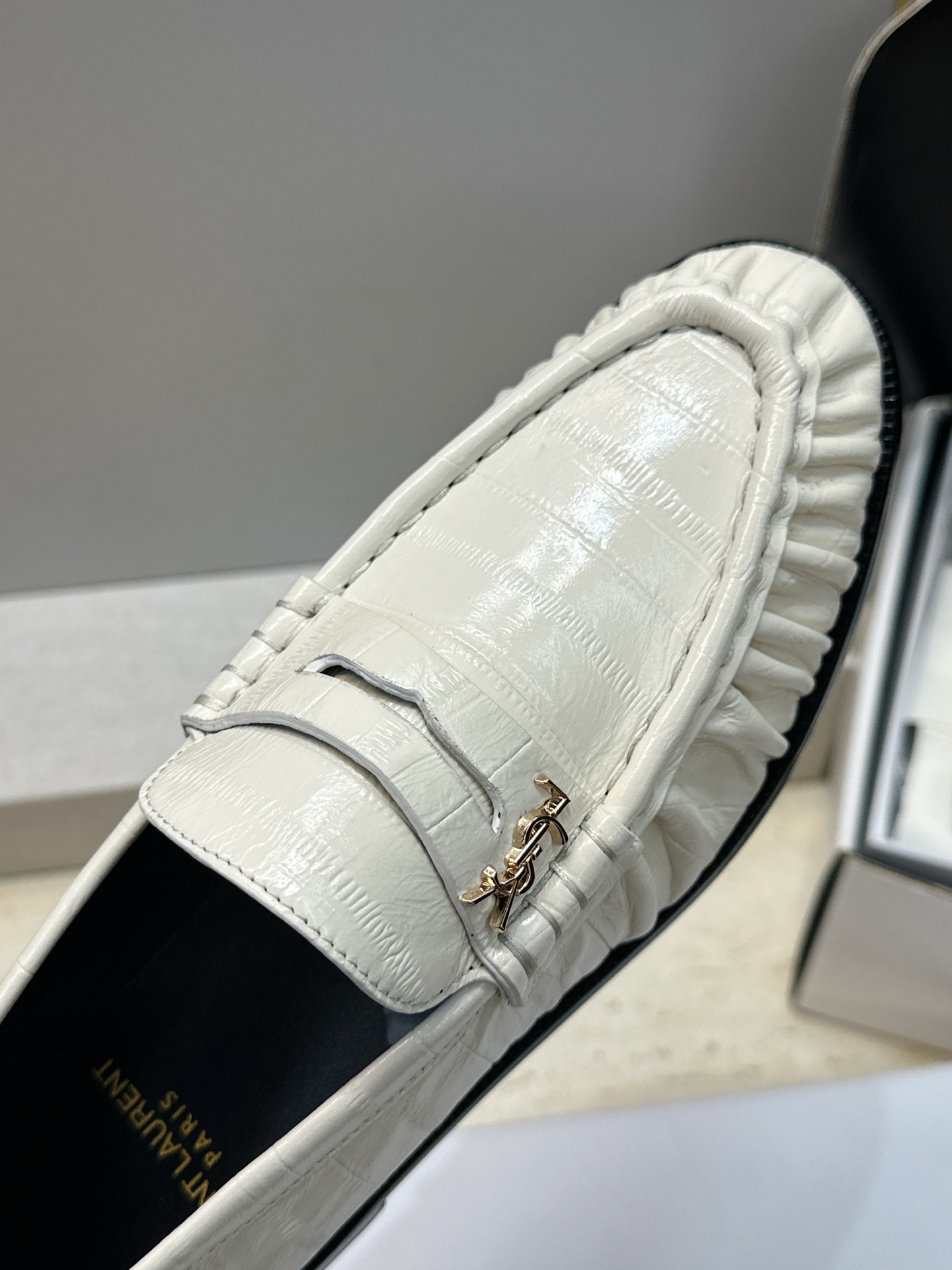 男士+20 SAINT LAURENT 2026春夏情侣新款果冻色懒人单鞋 YSL明星同款字母logo五金扣平底圆头拼色 男士+20 SAINT LAURENT 2026春夏情侣新款果冻色懒人单鞋 YSL明星同款字母logo五金扣平底圆头拼色