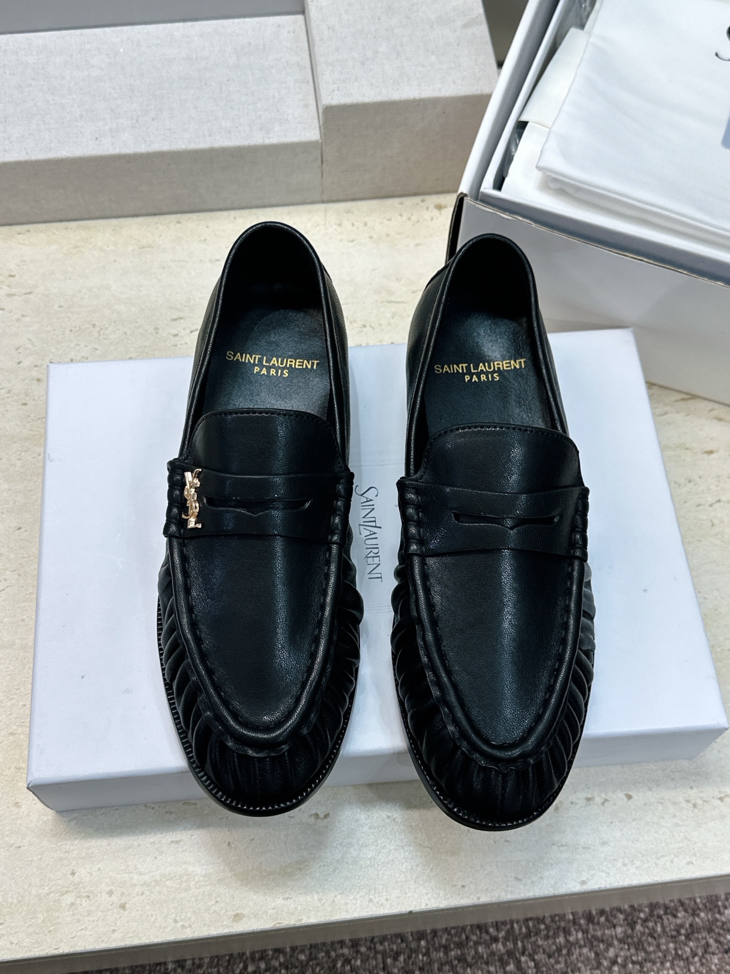男士+20 SAINT LAURENT 2026春夏情侣新款果冻色懒人单鞋 YSL明星同款字母logo五金扣平底圆头拼色 男士+20 SAINT LAURENT 2026春夏情侣新款果冻色懒人单鞋 YSL明星同款字母logo五金扣平底圆头拼色