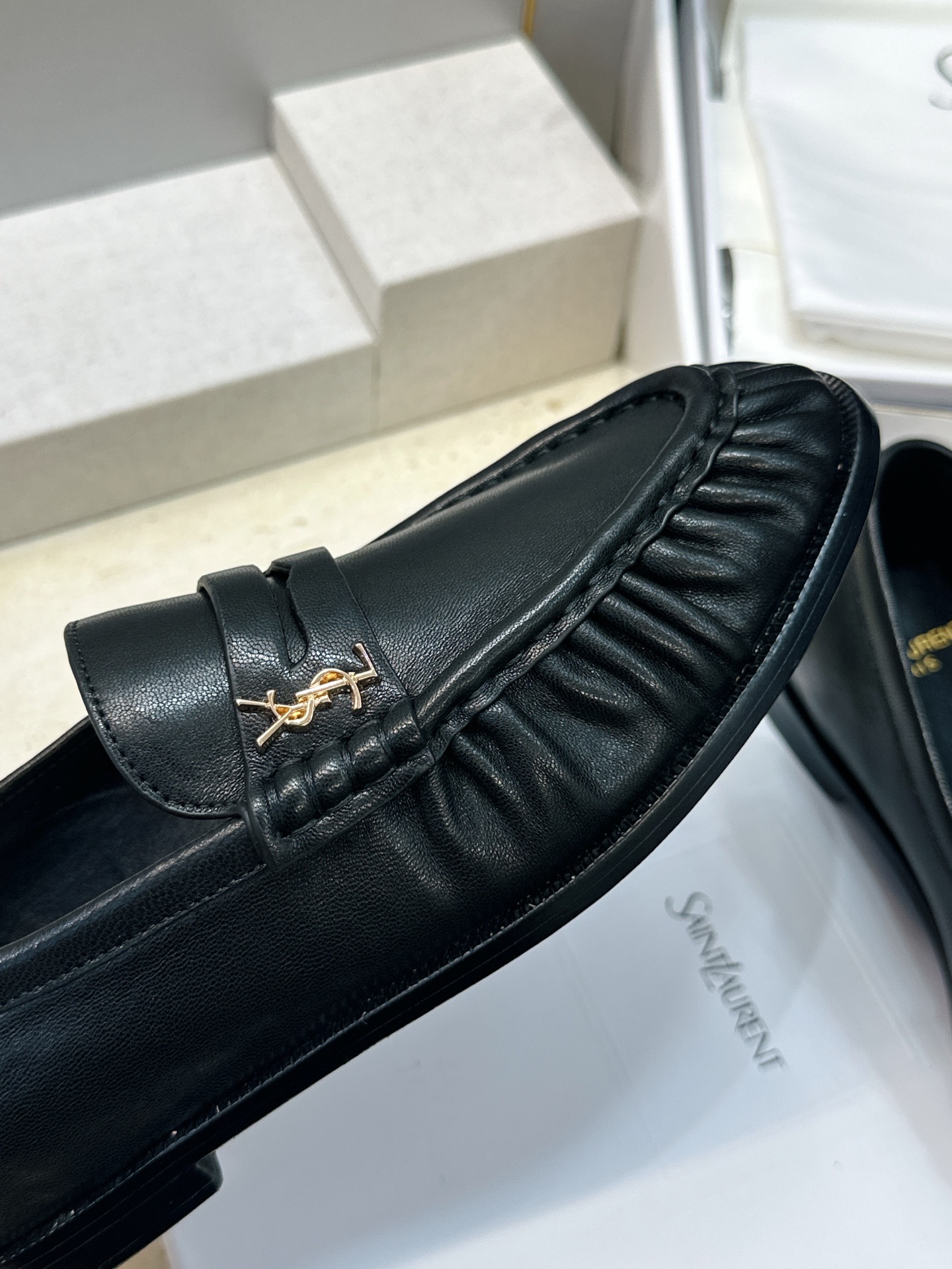 男士+20 SAINT LAURENT 2026春夏情侣新款果冻色懒人单鞋 YSL明星同款字母logo五金扣平底圆头拼色 男士+20 SAINT LAURENT 2026春夏情侣新款果冻色懒人单鞋 YSL明星同款字母logo五金扣平底圆头拼色