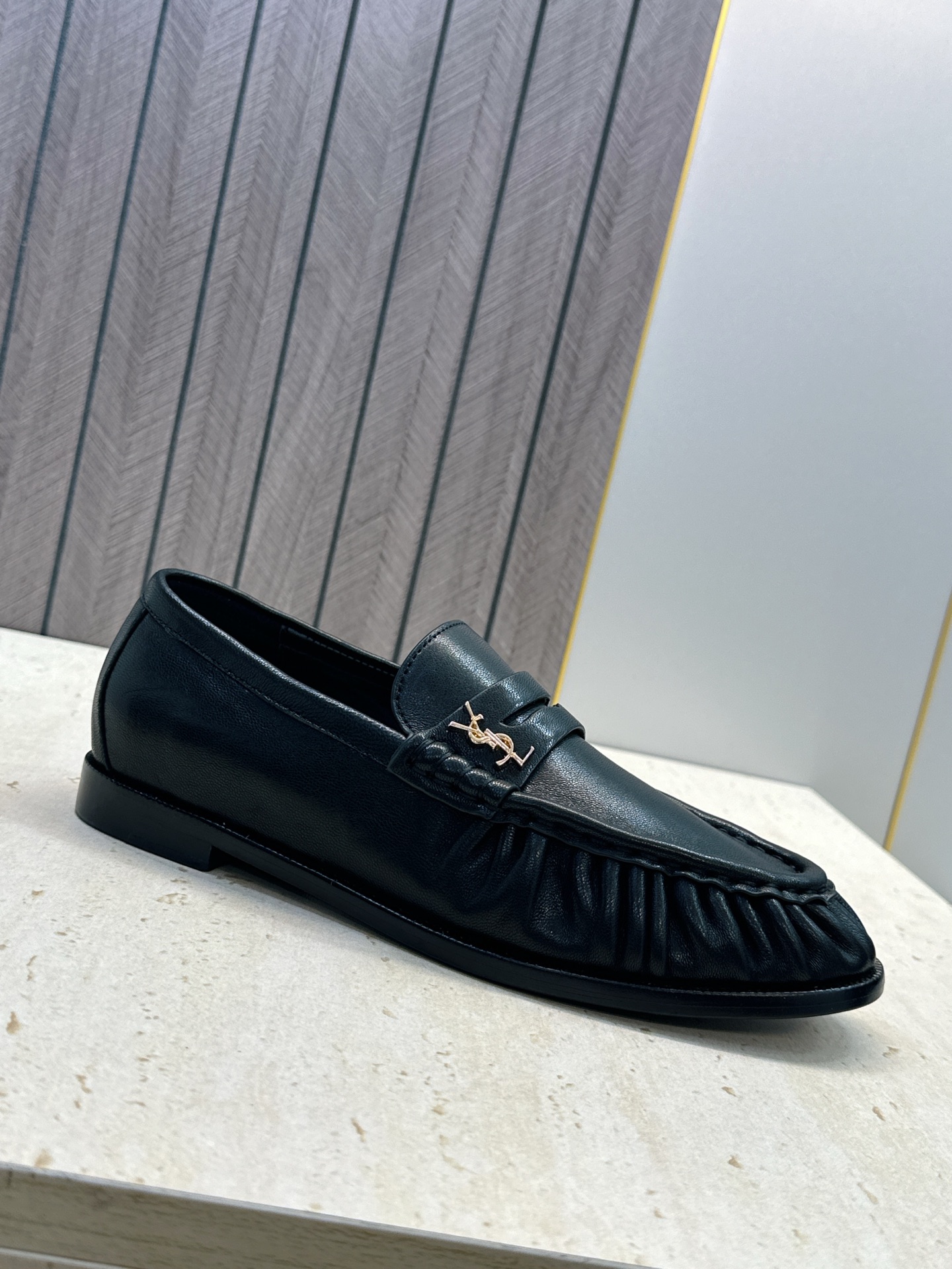 男士+20 SAINT LAURENT 2026春夏情侣新款果冻色懒人单鞋 YSL明星同款字母logo五金扣平底圆头拼色 男士+20 SAINT LAURENT 2026春夏情侣新款果冻色懒人单鞋 YSL明星同款字母logo五金扣平底圆头拼色
