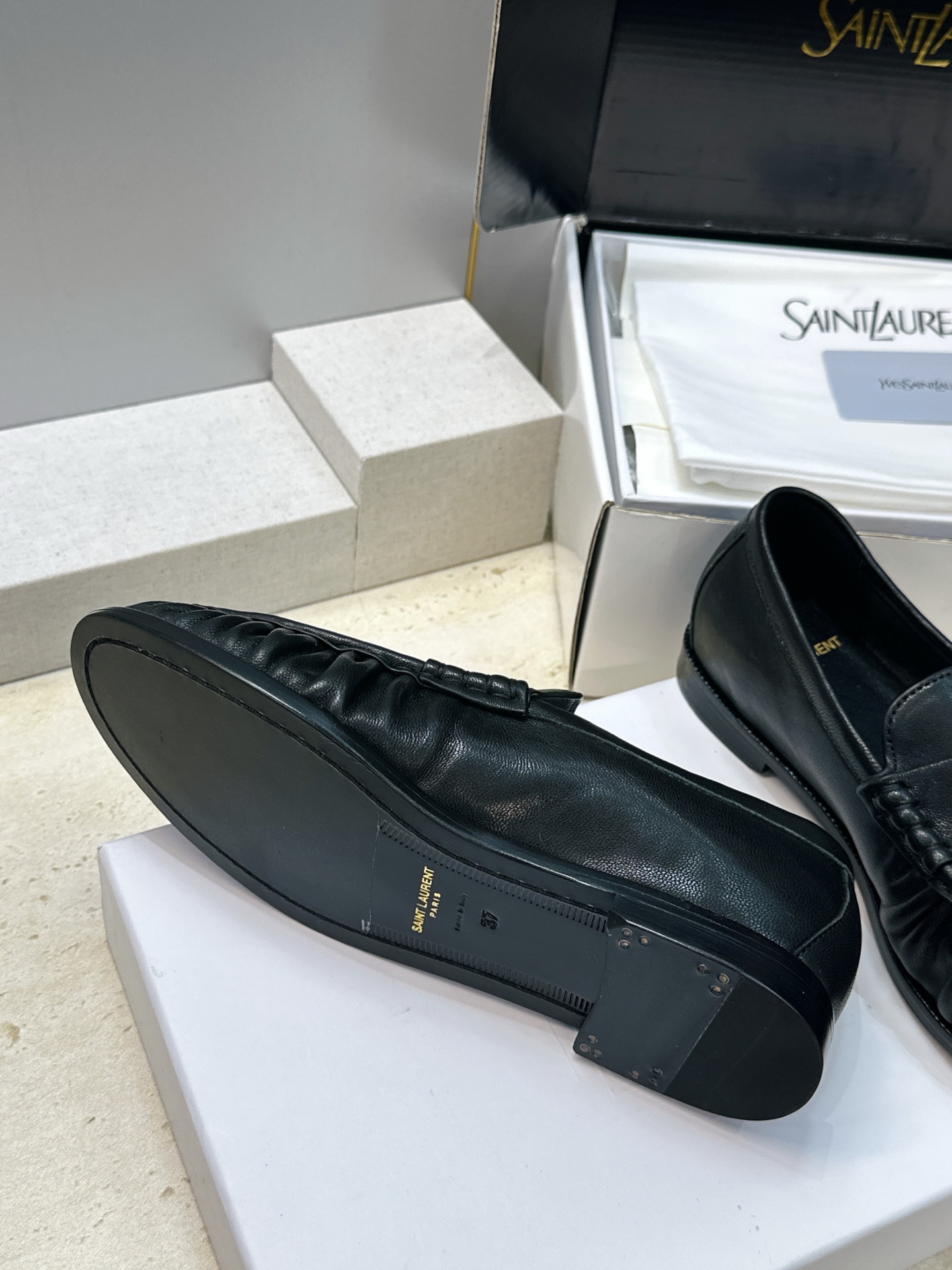 男士+20 SAINT LAURENT 2026春夏情侣新款果冻色懒人单鞋 YSL明星同款字母logo五金扣平底圆头拼色 男士+20 SAINT LAURENT 2026春夏情侣新款果冻色懒人单鞋 YSL明星同款字母logo五金扣平底圆头拼色