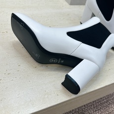 Chanel 香奈儿 2026秋冬新款切尔西粗跟弹力及裸马丁女短靴 小香双C字母logo五金扣高跟方头拼色机车骑士靴 Chanel 香奈儿 2026秋冬新款切尔西粗跟弹力及裸马丁女短靴 小香双C字母logo五金扣高跟方头拼色机车骑士靴