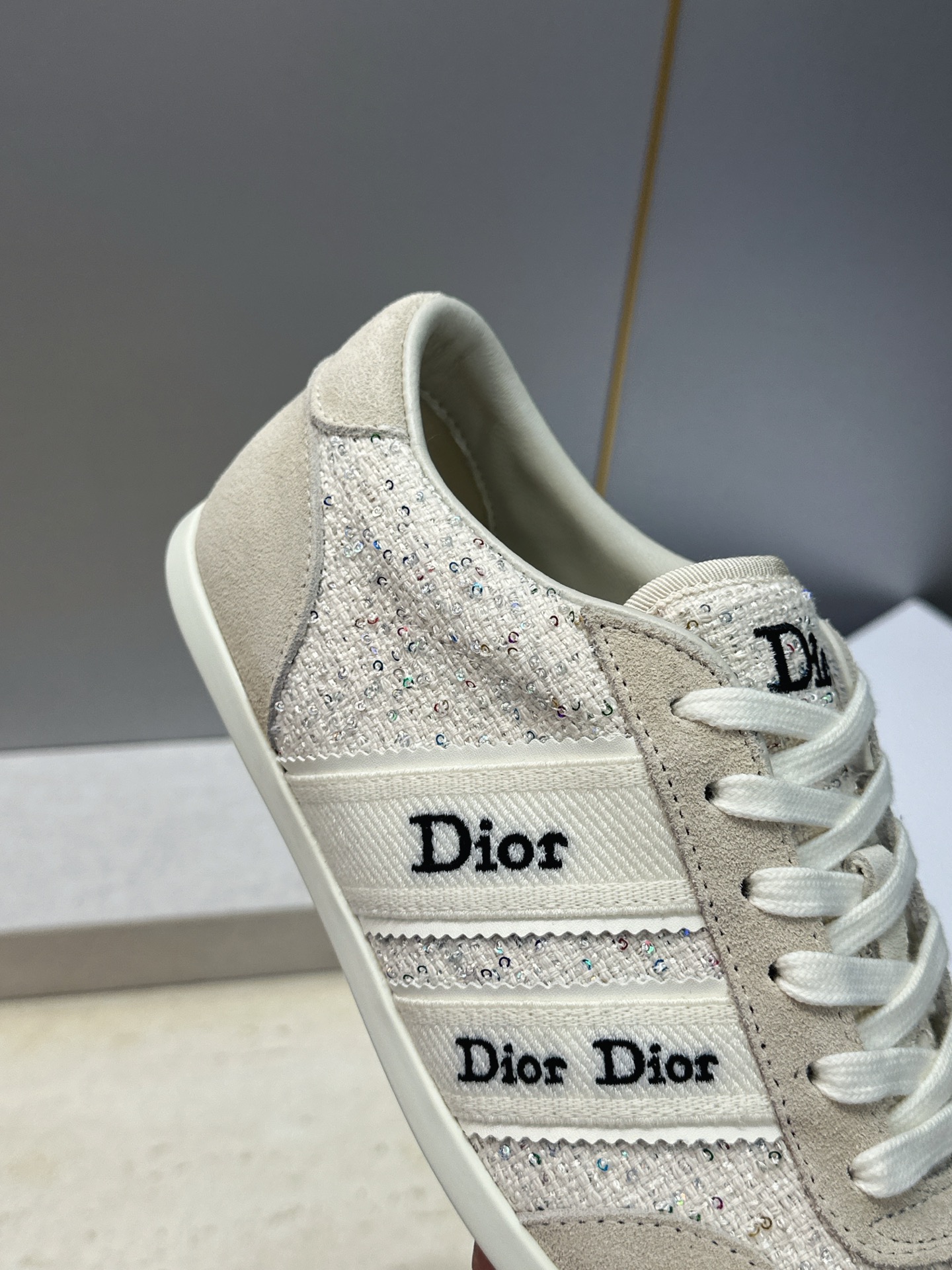 迪奥 Dior 2026春夏新款Ribbon系带休闲帆布运动小白鞋 CD字母logo织带平底圆头拼色阿甘德训鞋 材质: 迪奥 Dior 2026春夏新款Ribbon系带休闲帆布运动小白鞋 CD字母logo织带平底圆头拼色阿甘德训鞋 材质: