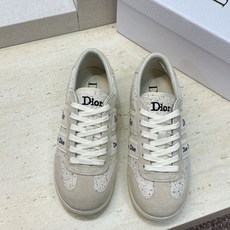 迪奥 Dior 2026春夏新款Ribbon系带休闲帆布运动小白鞋 CD字母logo织带平底圆头拼色阿甘德训鞋 材质: 迪奥 Dior 2026春夏新款Ribbon系带休闲帆布运动小白鞋 CD字母logo织带平底圆头拼色阿甘德训鞋 材质: