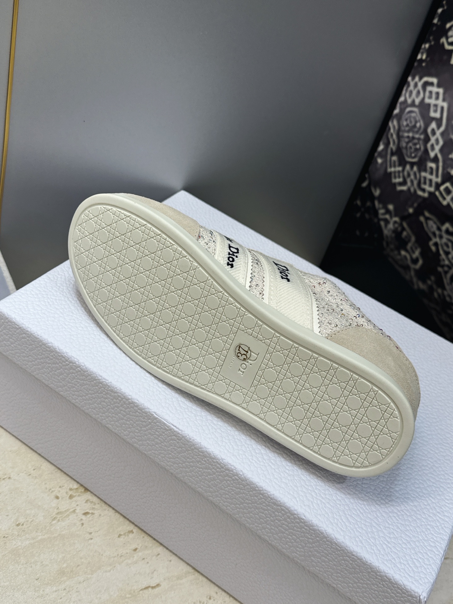 迪奥 Dior 2026春夏新款Ribbon系带休闲帆布运动小白鞋 CD字母logo织带平底圆头拼色阿甘德训鞋 材质: 迪奥 Dior 2026春夏新款Ribbon系带休闲帆布运动小白鞋 CD字母logo织带平底圆头拼色阿甘德训鞋 材质: