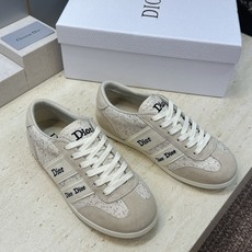 迪奥 Dior 2026春夏新款Ribbon系带休闲帆布运动小白鞋 CD字母logo织带平底圆头拼色阿甘德训鞋 材质: 迪奥 Dior 2026春夏新款Ribbon系带休闲帆布运动小白鞋 CD字母logo织带平底圆头拼色阿甘德训鞋 材质: