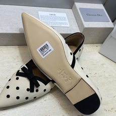 迪奥 Dior 2026春夏新款Romance 蝴蝶结波点拼色女鞋 CD字母logo立体刺绣平底尖头单鞋 材质:鞋面原版 迪奥 Dior 2026春夏新款Romance 蝴蝶结波点拼色女鞋 CD字母logo立体刺绣平底尖头单鞋 材质:鞋面原版