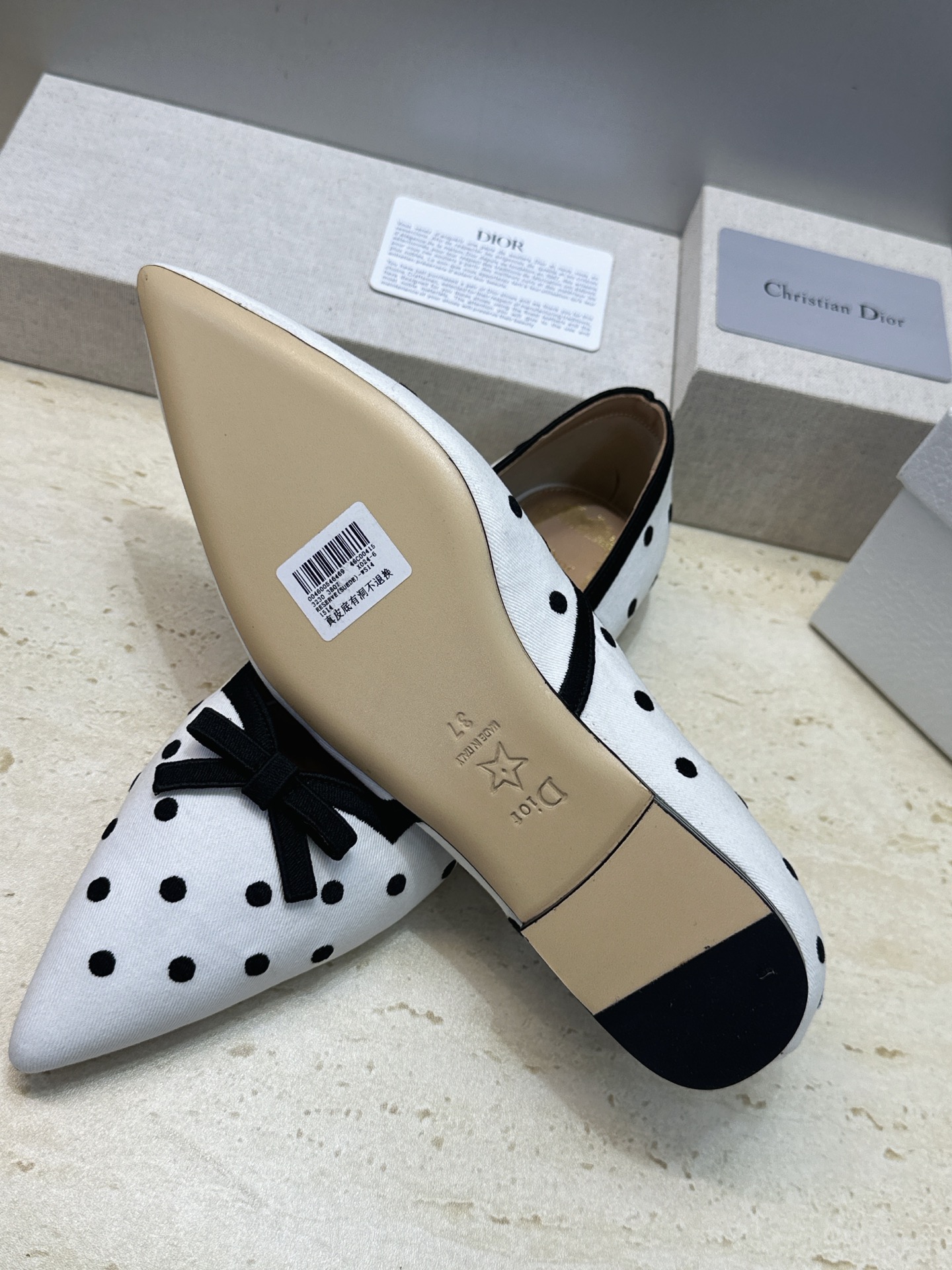 迪奥 Dior 2026春夏新款Romance 蝴蝶结波点拼色女鞋 CD字母logo立体刺绣平底尖头单鞋 材质:鞋面原版