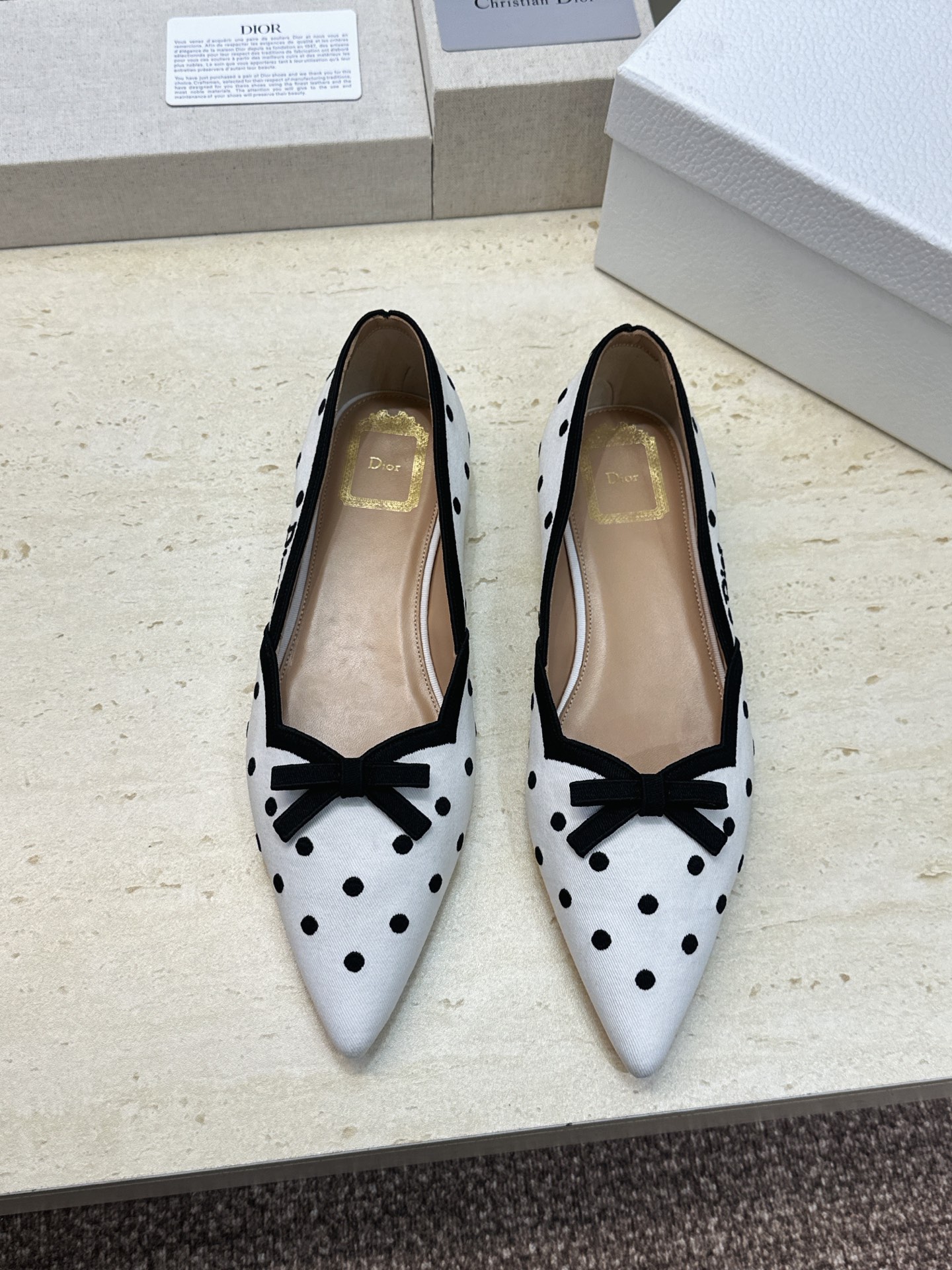 迪奥 Dior 2026春夏新款Romance 蝴蝶结波点拼色女鞋 CD字母logo立体刺绣平底尖头单鞋 材质:鞋面原版