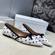 迪奥 Dior 2026春夏新款Romance 蝴蝶结波点拼色女鞋 CD字母logo立体刺绣平底尖头单鞋 材质:鞋面原版 迪奥 Dior 2026春夏新款Romance 蝴蝶结波点拼色女鞋 CD字母logo立体刺绣平底尖头单鞋 材质:鞋面原版