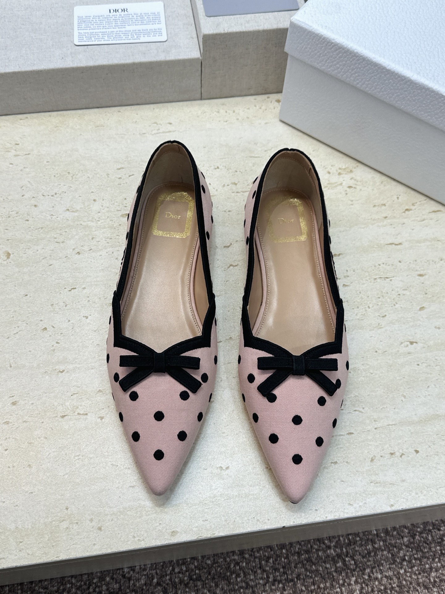 迪奥 Dior 2026春夏新款Romance 蝴蝶结波点拼色女鞋 CD字母logo立体刺绣平底尖头单鞋 材质:鞋面原版