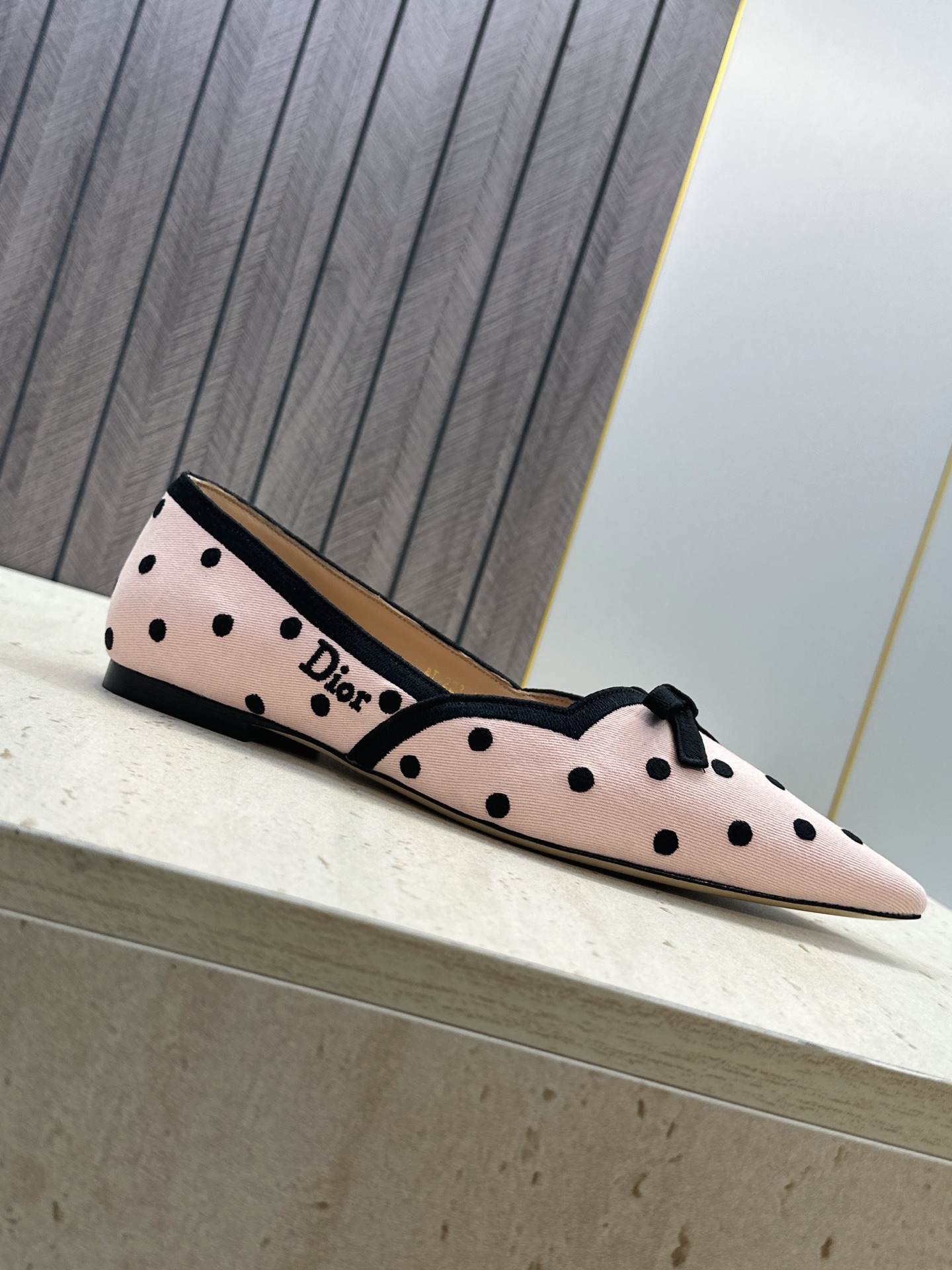 迪奥 Dior 2026春夏新款Romance 蝴蝶结波点拼色女鞋 CD字母logo立体刺绣平底尖头单鞋 材质:鞋面原版
