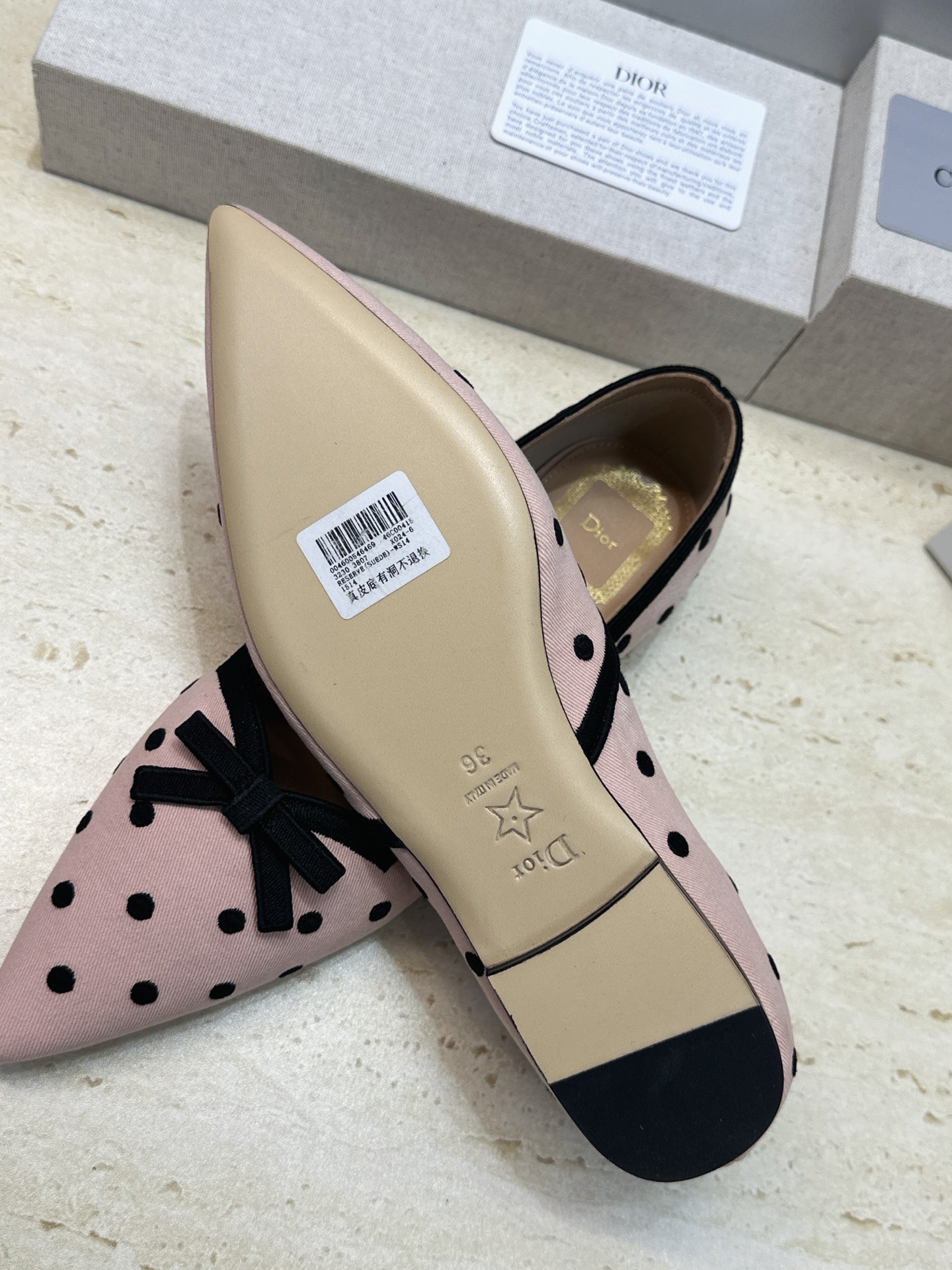 迪奥 Dior 2026春夏新款Romance 蝴蝶结波点拼色女鞋 CD字母logo立体刺绣平底尖头单鞋 材质:鞋面原版