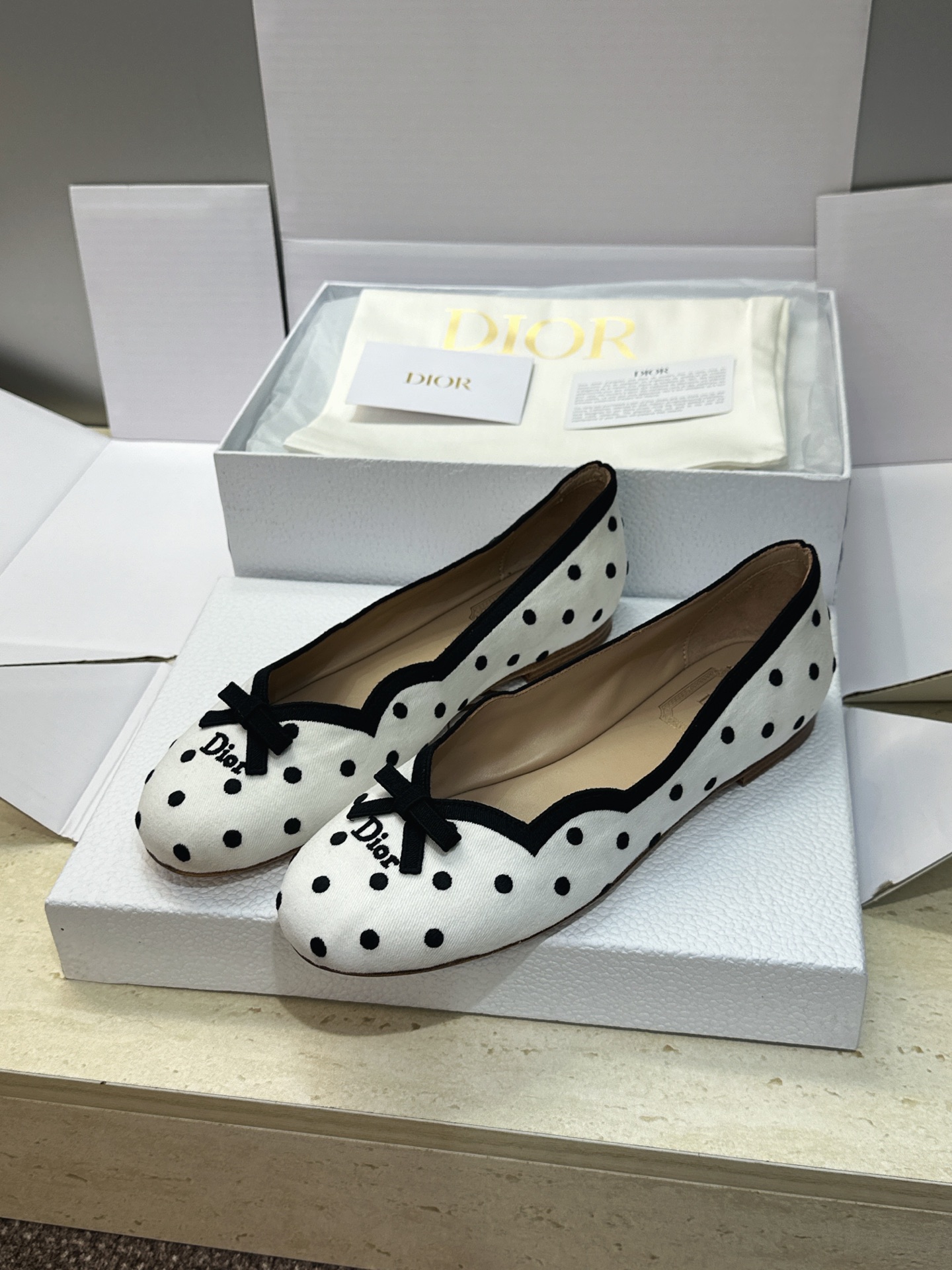 (配全套飞机盒) 顶级版 迪奥 Dior 2026春夏新款Romance 蝴蝶结波点拼色玛丽珍芭蕾舞女鞋 CD字母log
