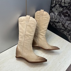 Maison Margiela 马吉拉 2026秋冬新款时尚电绣中筒女靴 MM6字母logo内增高坡跟尖头一脚蹬复古擦 Maison Margiela 马吉拉 2026秋冬新款时尚电绣中筒女靴 MM6字母logo内增高坡跟尖头一脚蹬复古擦